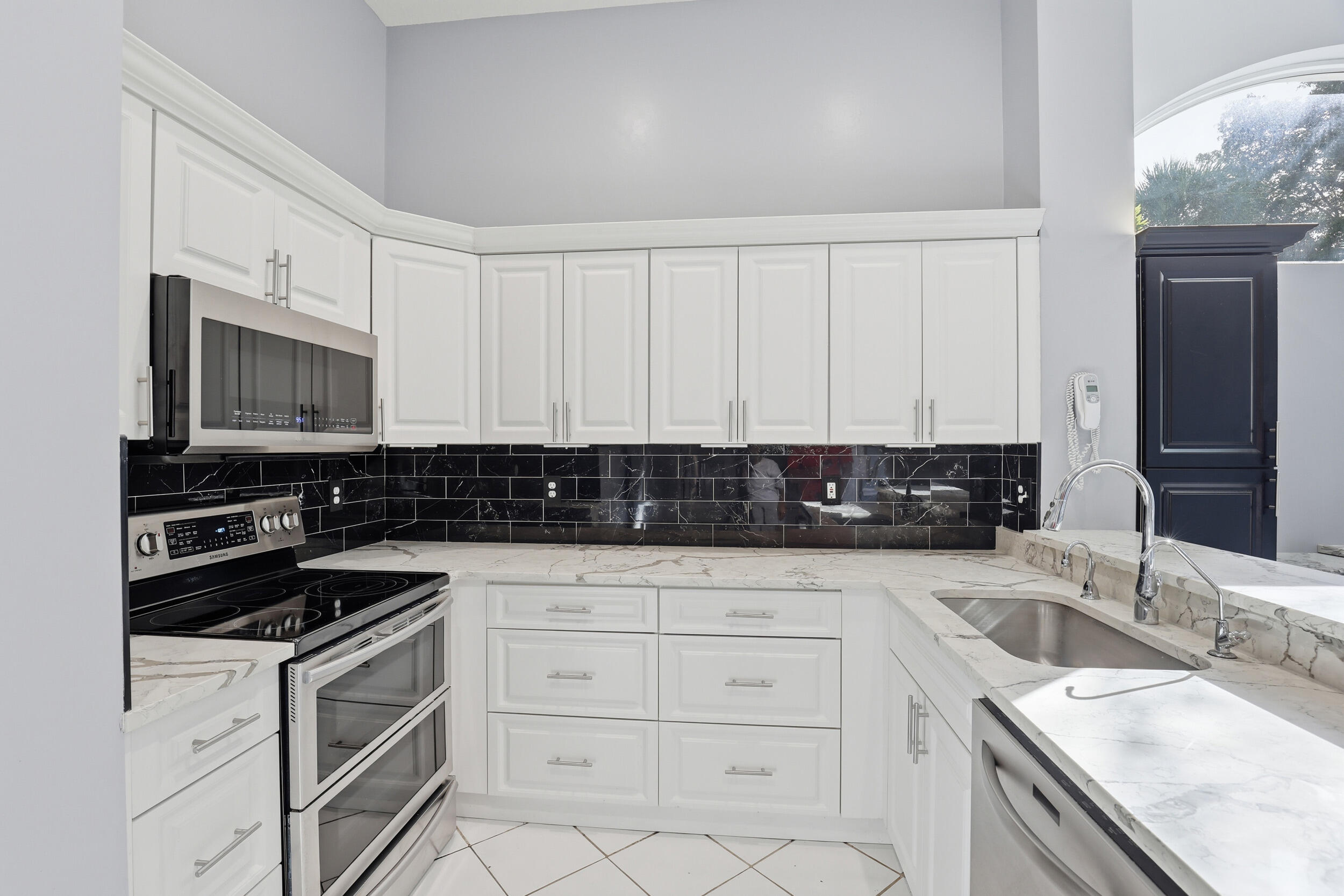 MONTEREY LAKE - Residential