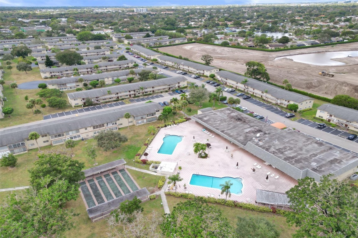 ORIOLE GARDENS II - Residential