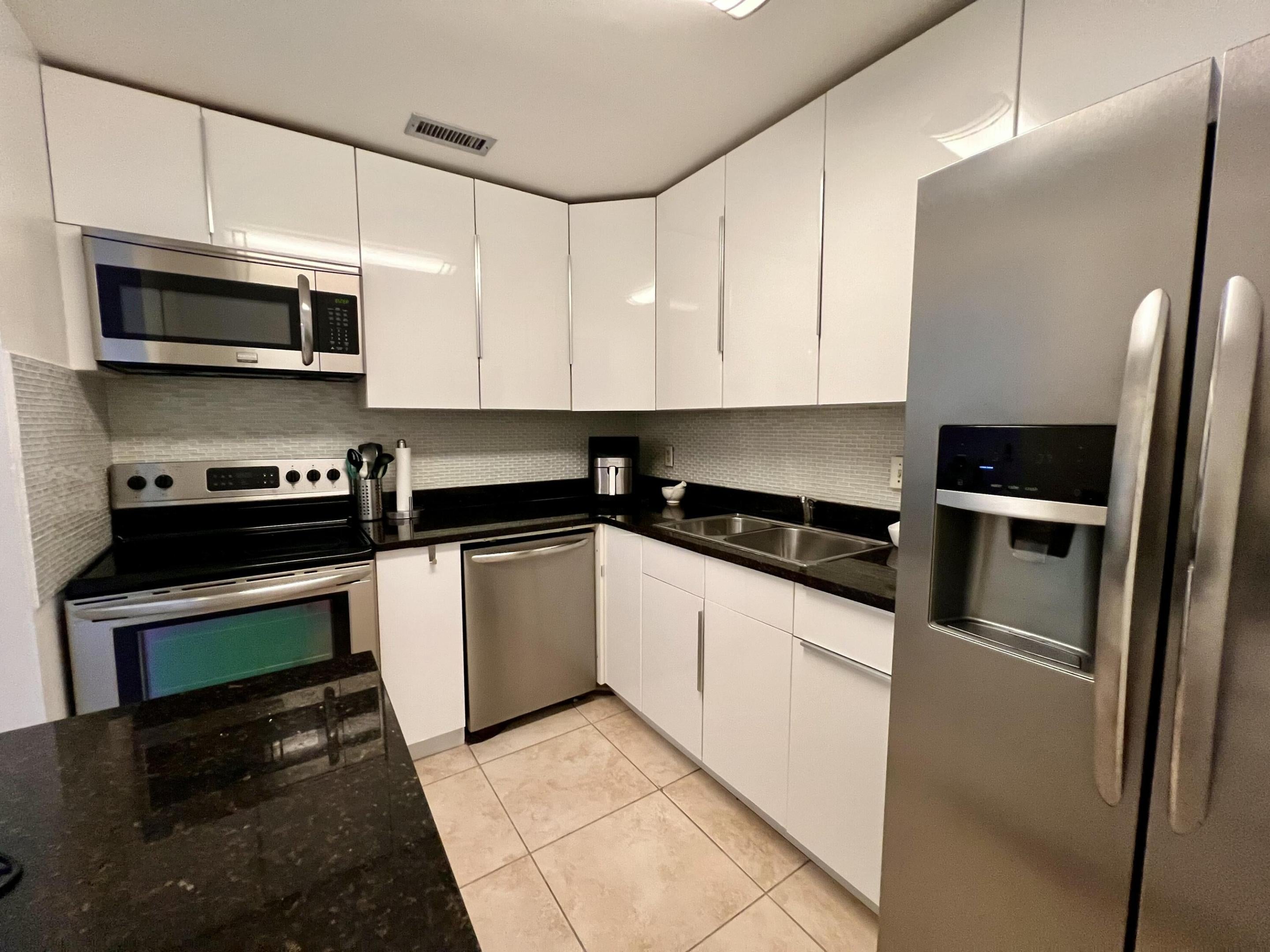 6421 BAY CLUB Drive 3