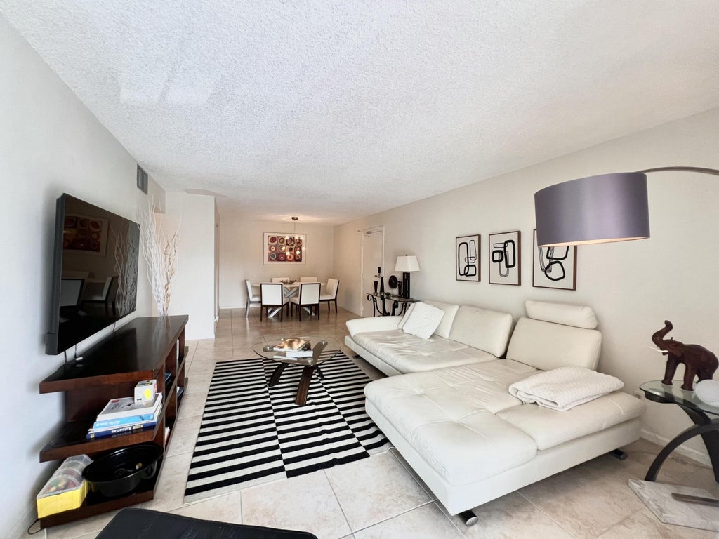 Photo of 6421 BAY CLUB Drive #3, Fort Lauderdale, FL 33308 (MLS # B26079688)