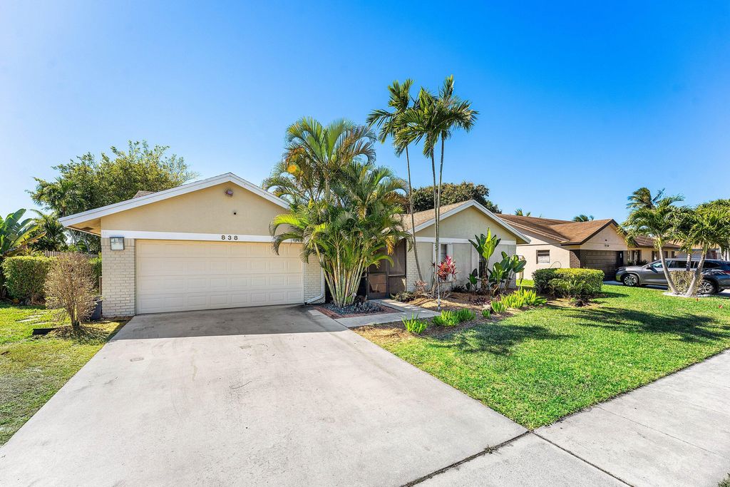 Photo of 838 NW 9th Way, Boynton Beach, FL 33426 (MLS # R11166388)