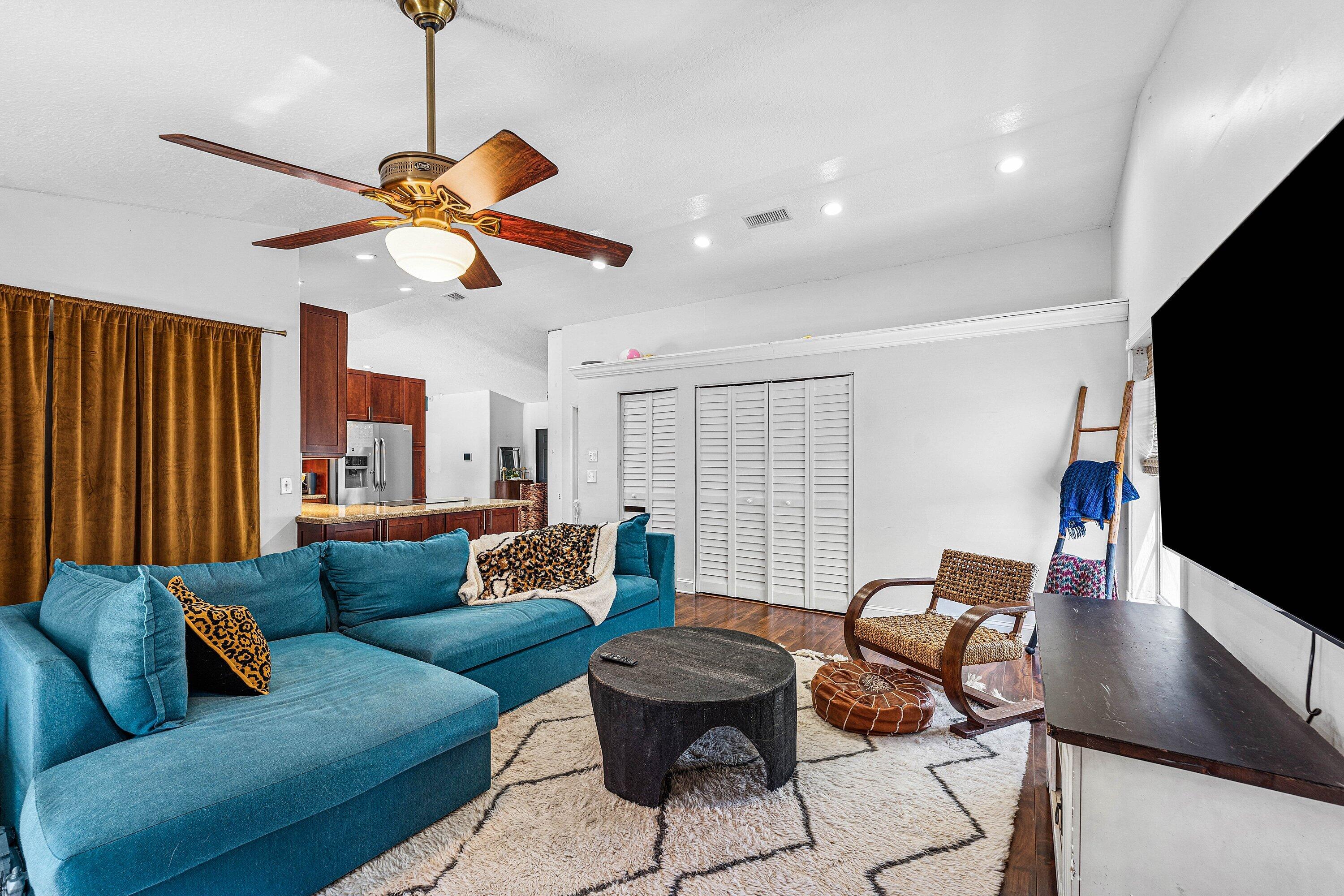 SKY LAKE 2 - Residential