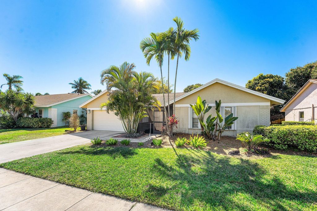 Photo of 838 NW 9th Way, Boynton Beach, FL 33426 (MLS # R11166388)