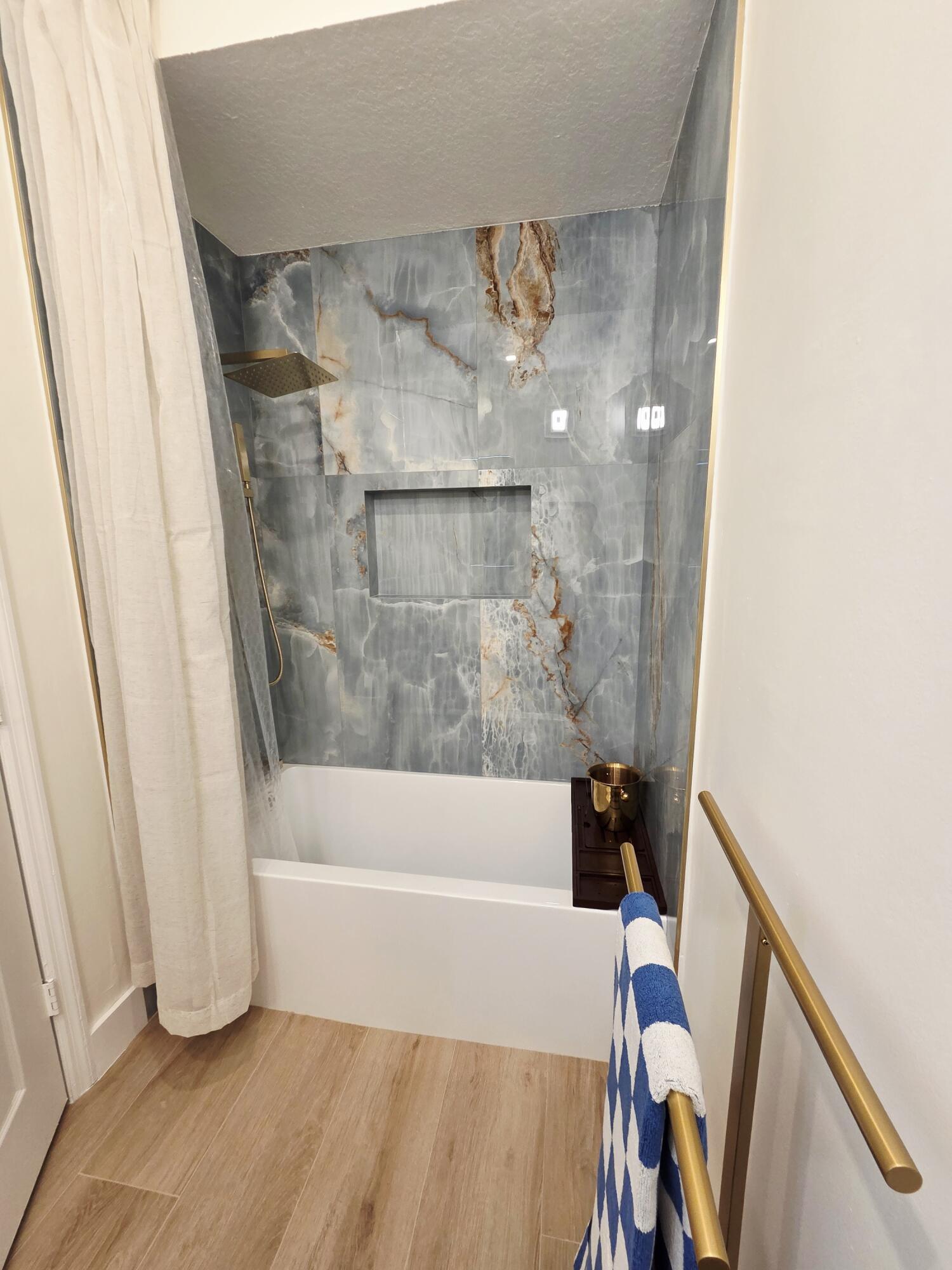 COURTYARDS THREE CONDO - Residential