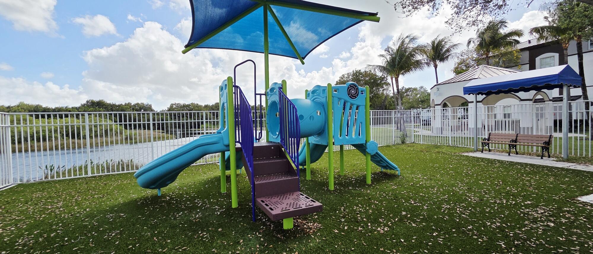 COURTYARDS THREE CONDO - Residential