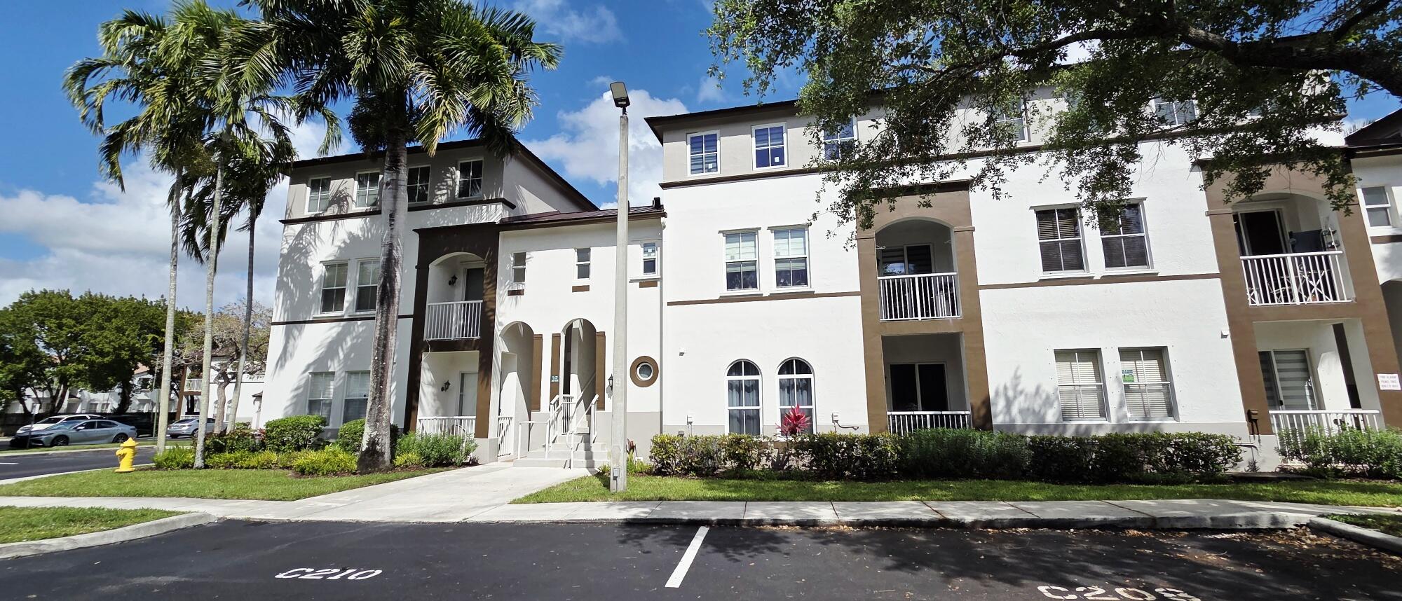 COURTYARDS THREE CONDO - Residential