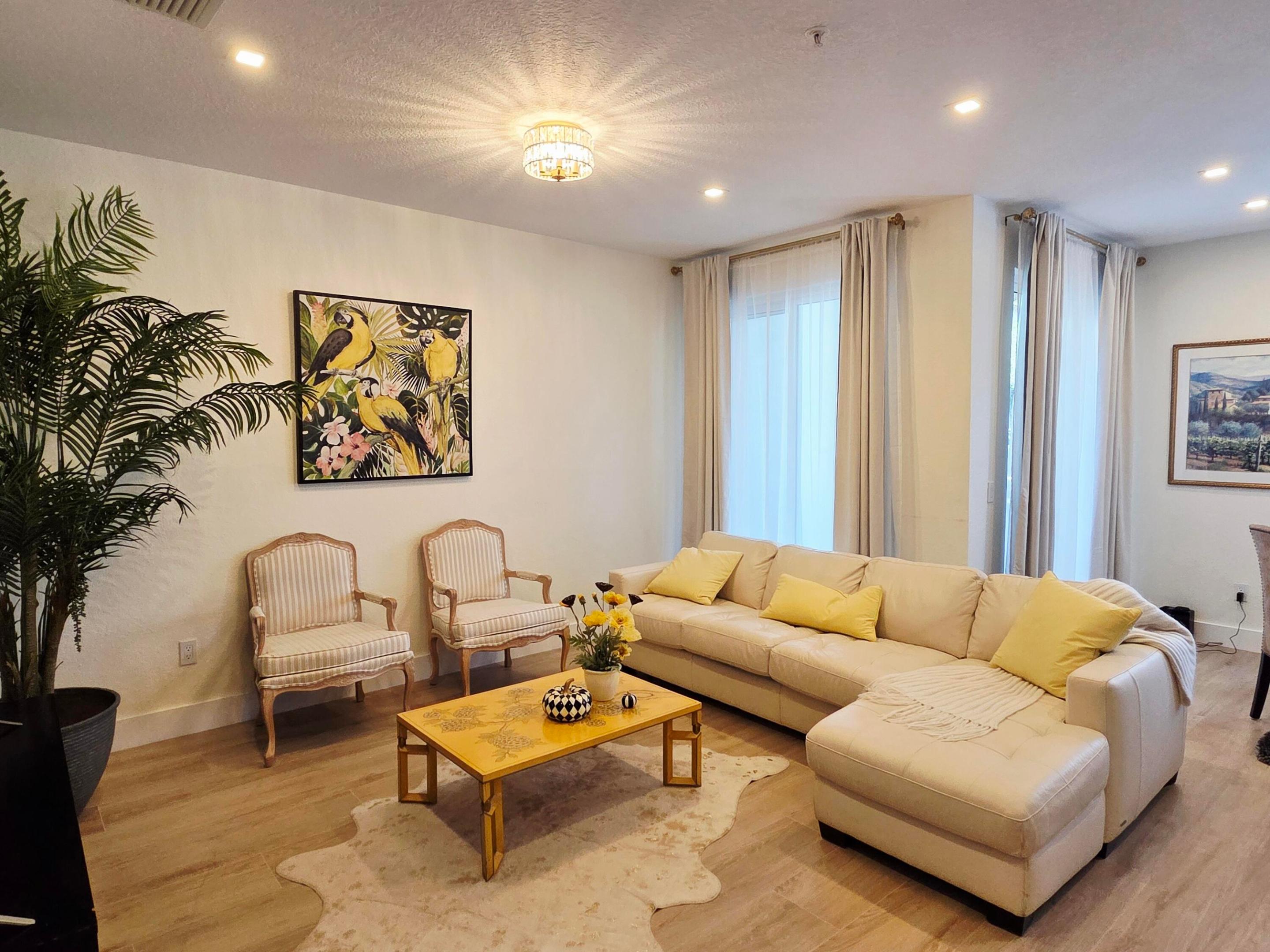 COURTYARDS THREE CONDO - Residential