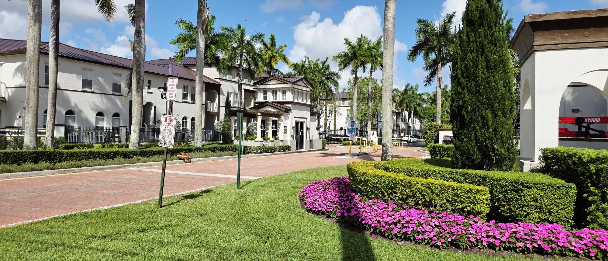 COURTYARDS THREE CONDO - Residential