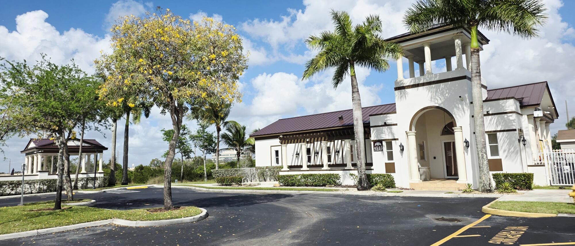 COURTYARDS THREE CONDO - Residential
