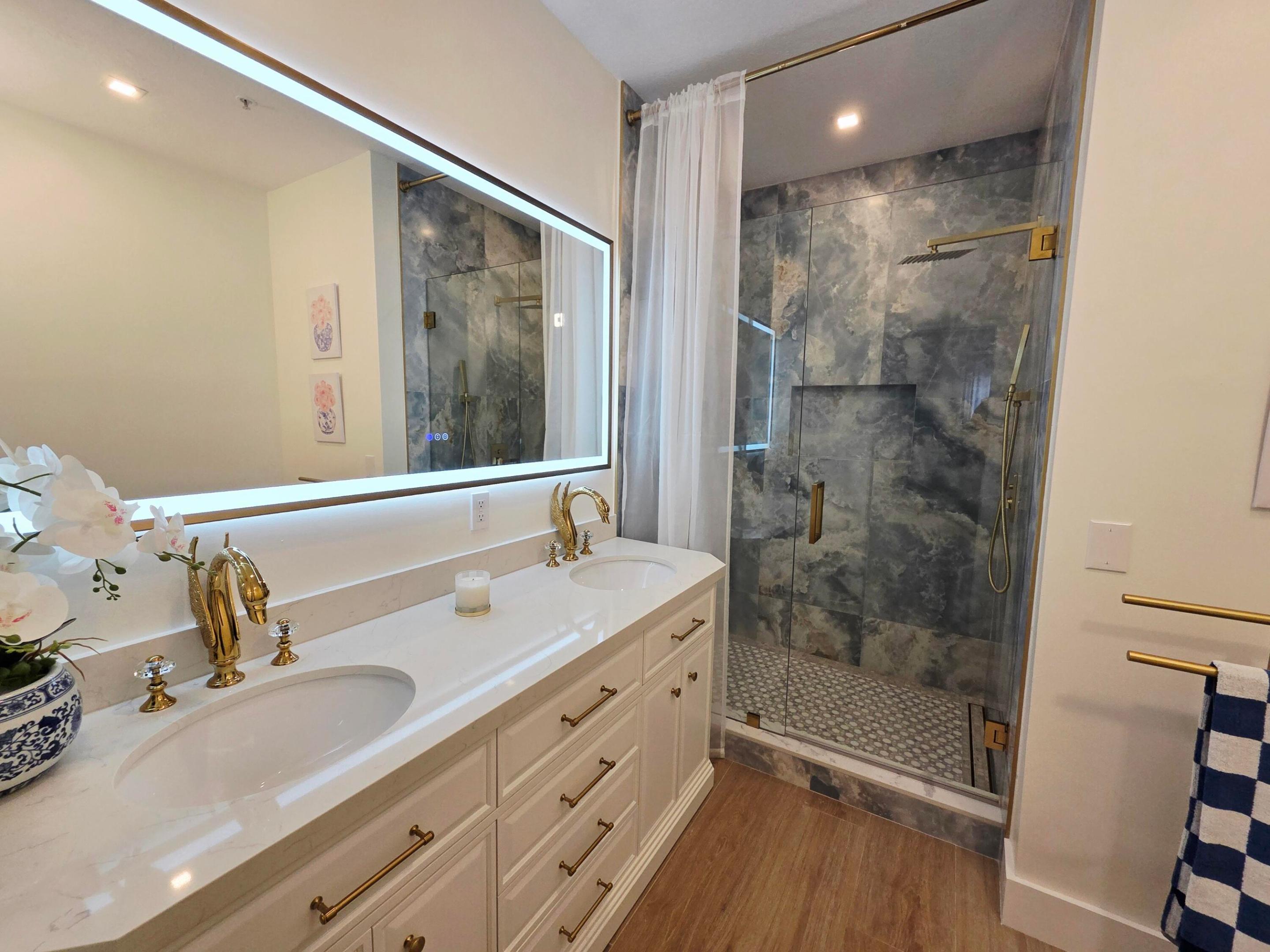 COURTYARDS THREE CONDO - Residential