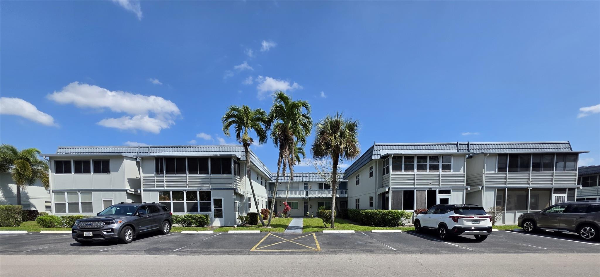 KINGS POINT TUSCANY CONDOS - Residential