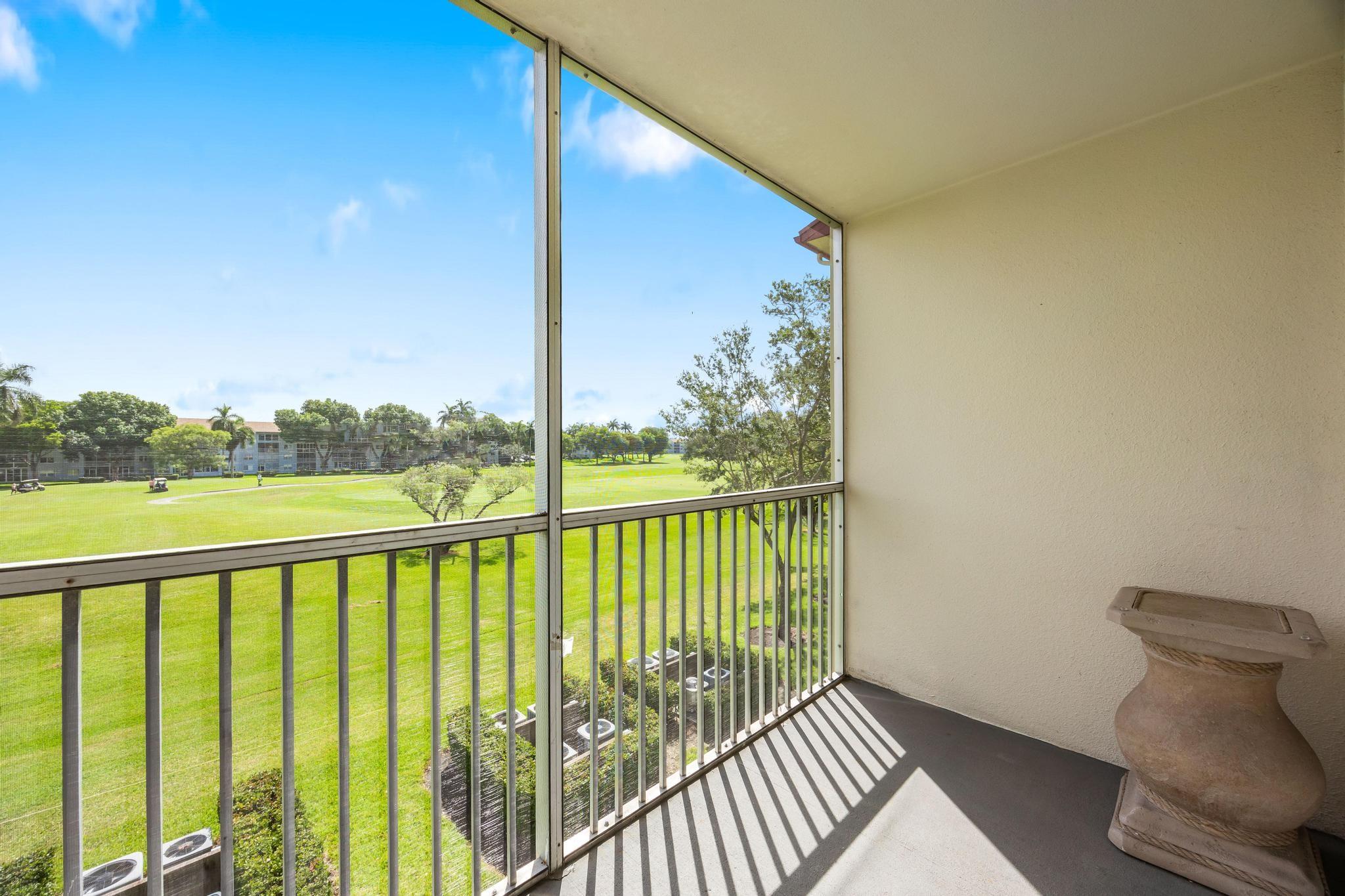 701 SW 128th Ave 302F, Pembroke Pines, FL, 33027/$169,900 2 701 SW 128th Ave 302F