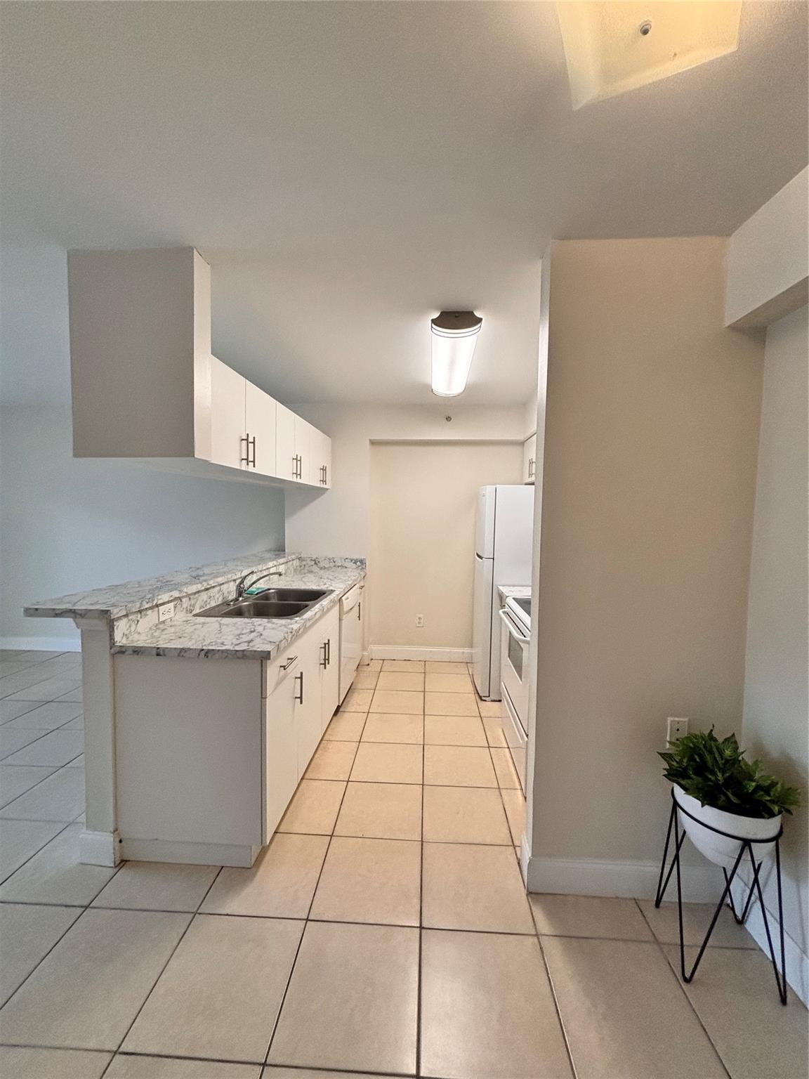 450 S Park Rd 5-104