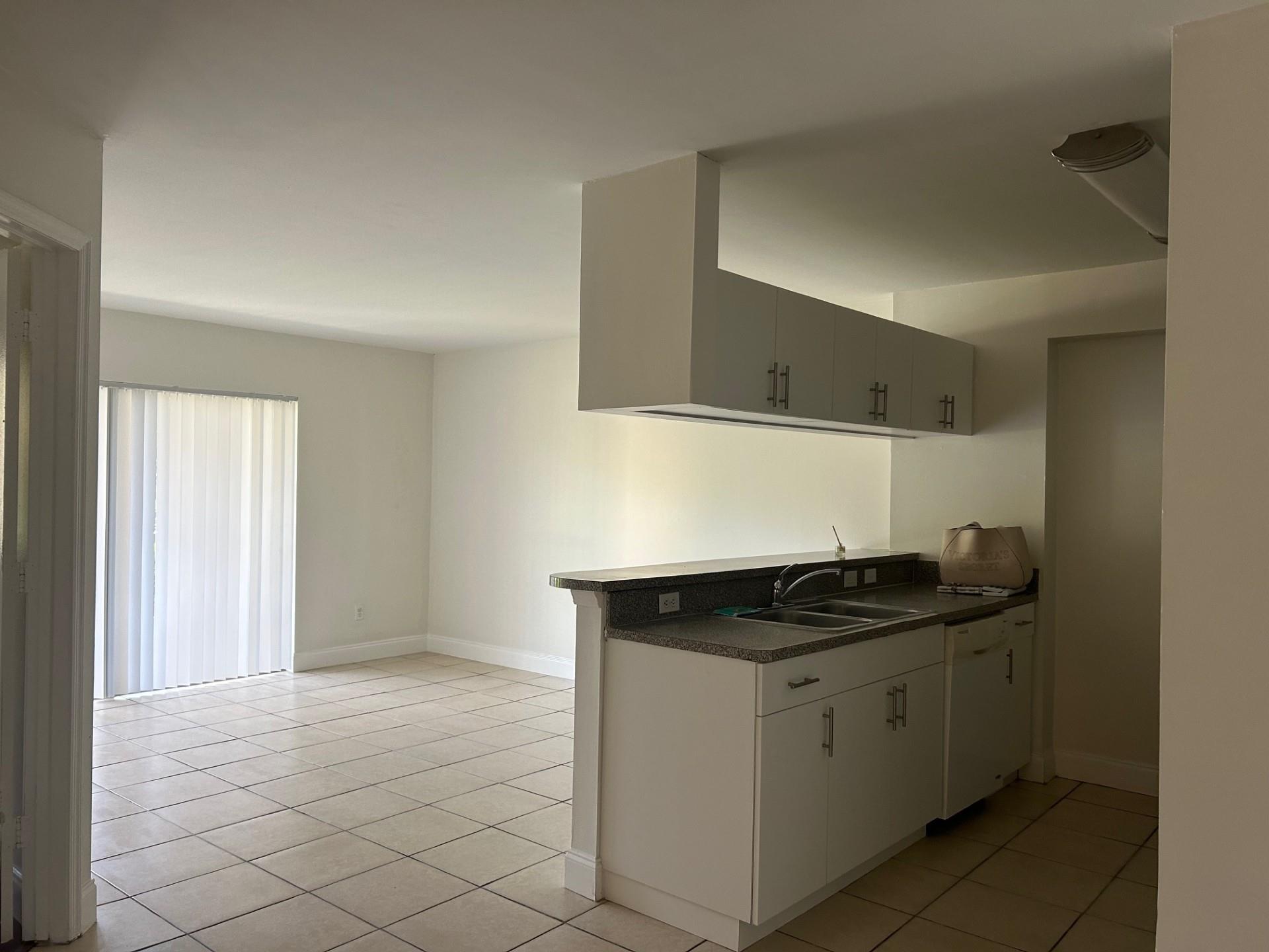 450 S Park Rd 5-104