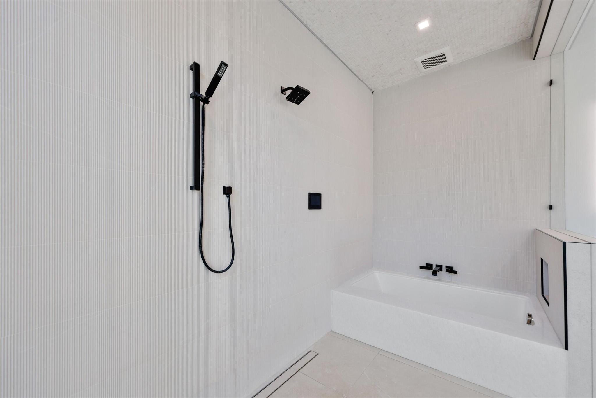 TROPIC ISLE 2ND SEC - Residential