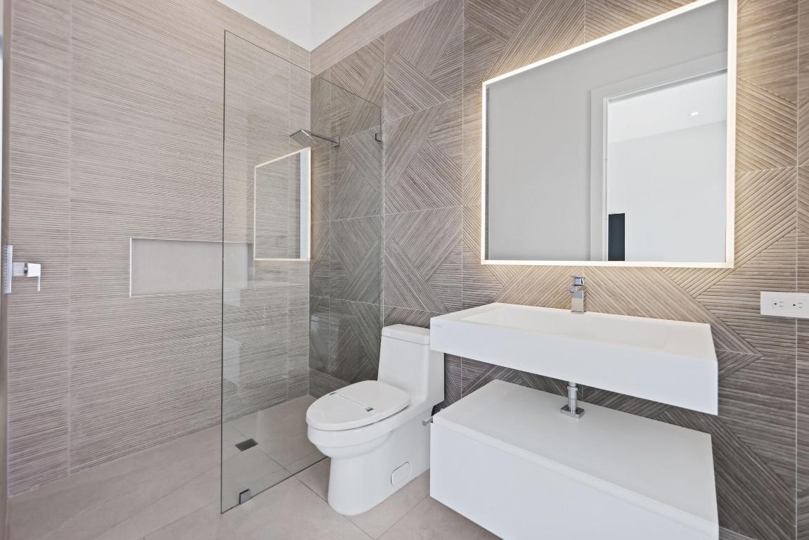 TROPIC ISLE 2ND SEC - Residential