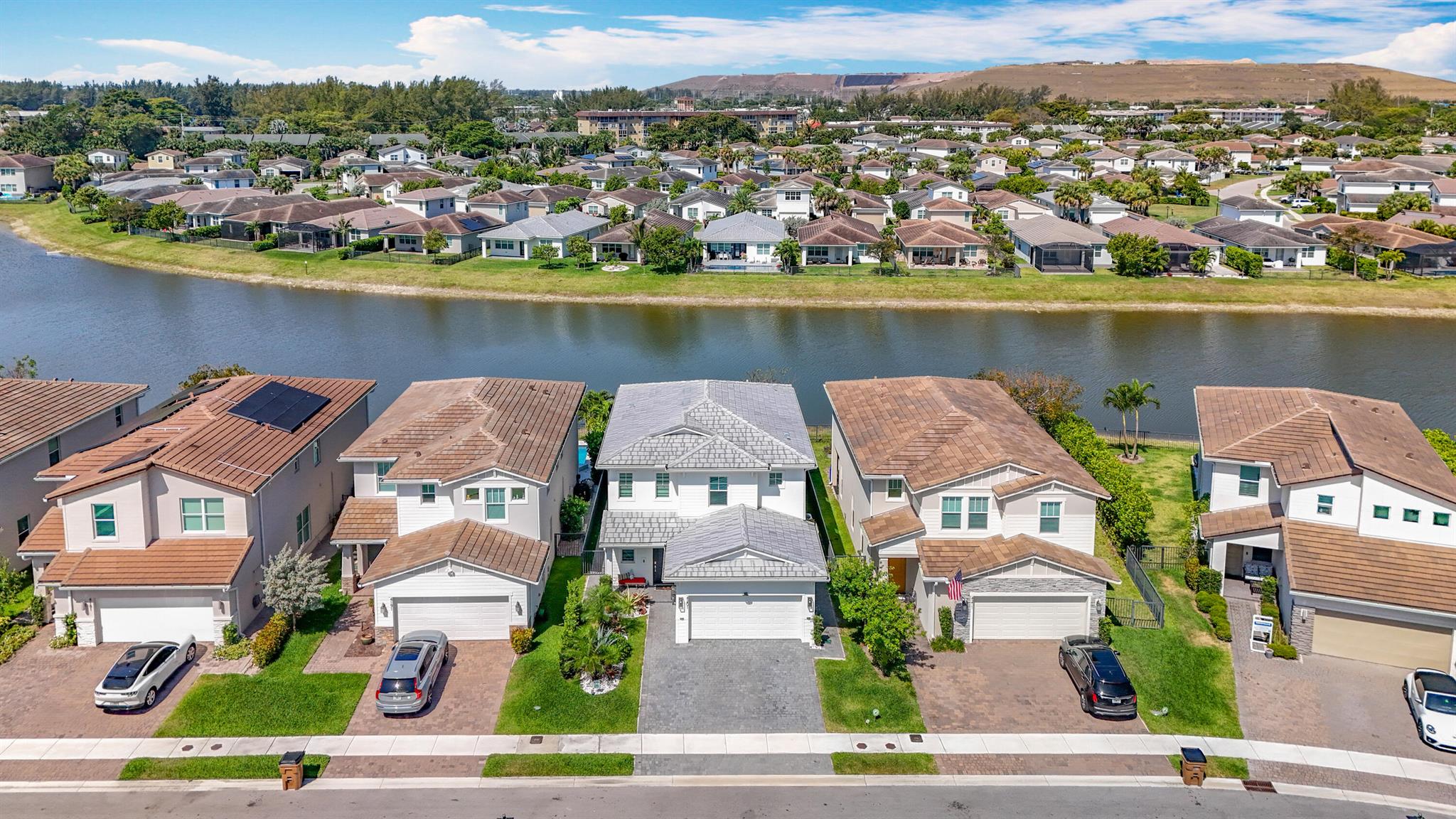 4201 Pelicano Way