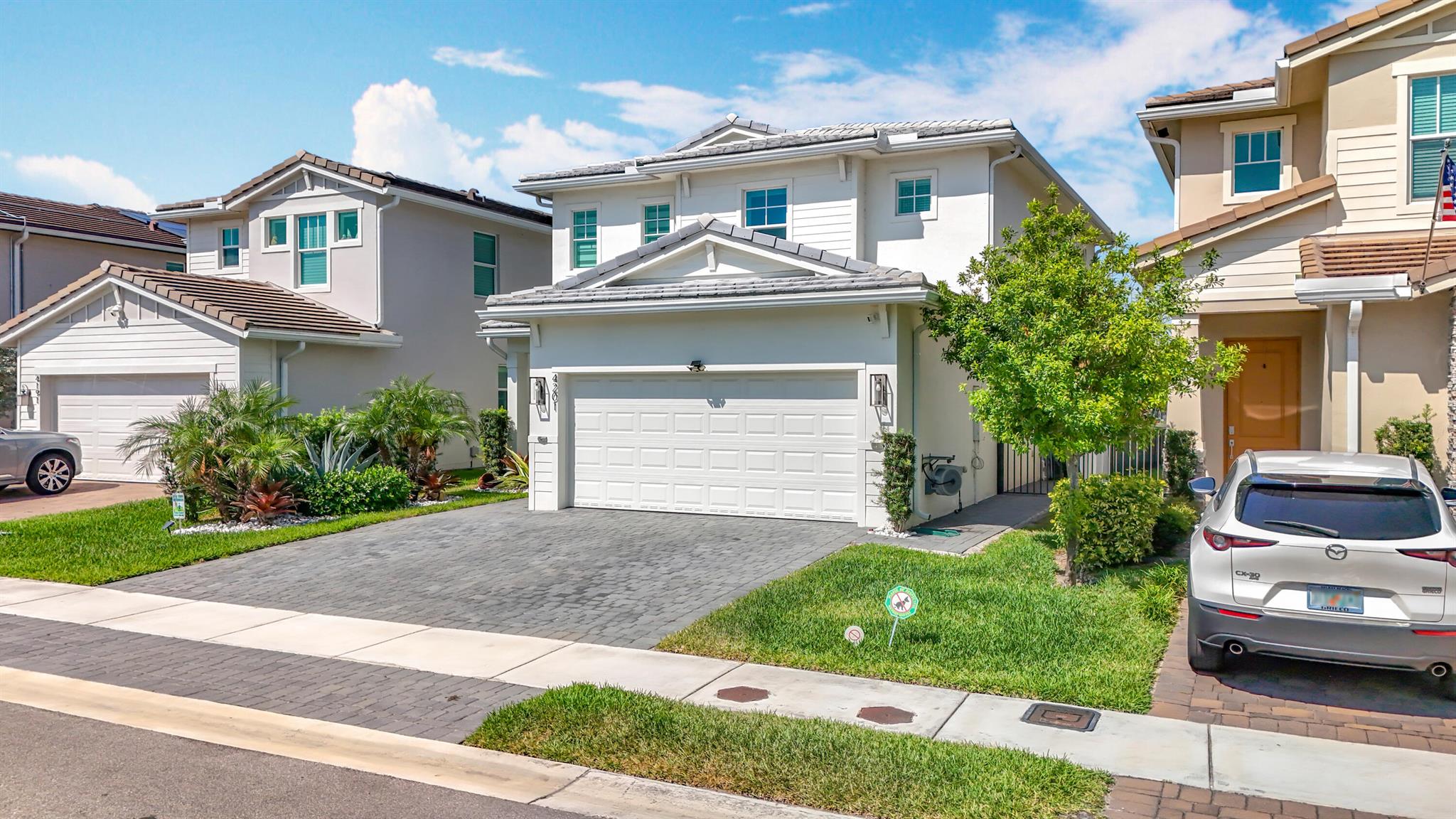 4201 Pelicano Way