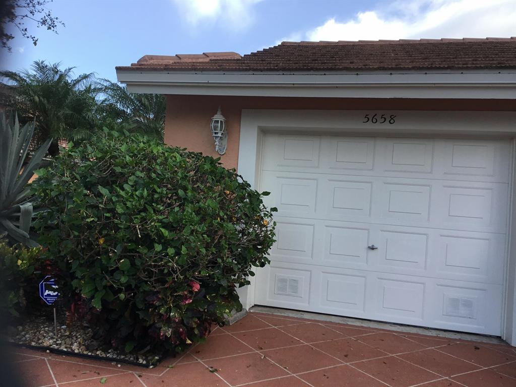 CORAL LAKES - Residential