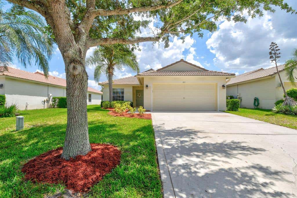 Photo of 811 NW Greenwich Court Ct, Port St Lucie, FL 34983 (MLS # R10713883)