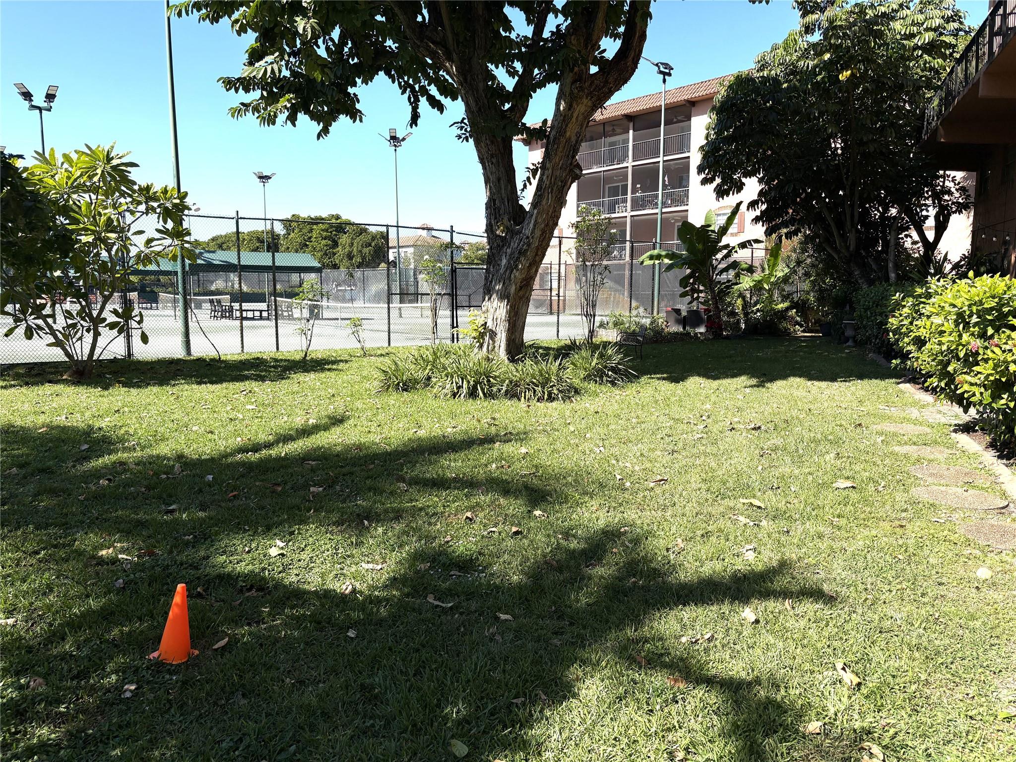 LAUDERDALE TENNIS CLUB - Residential