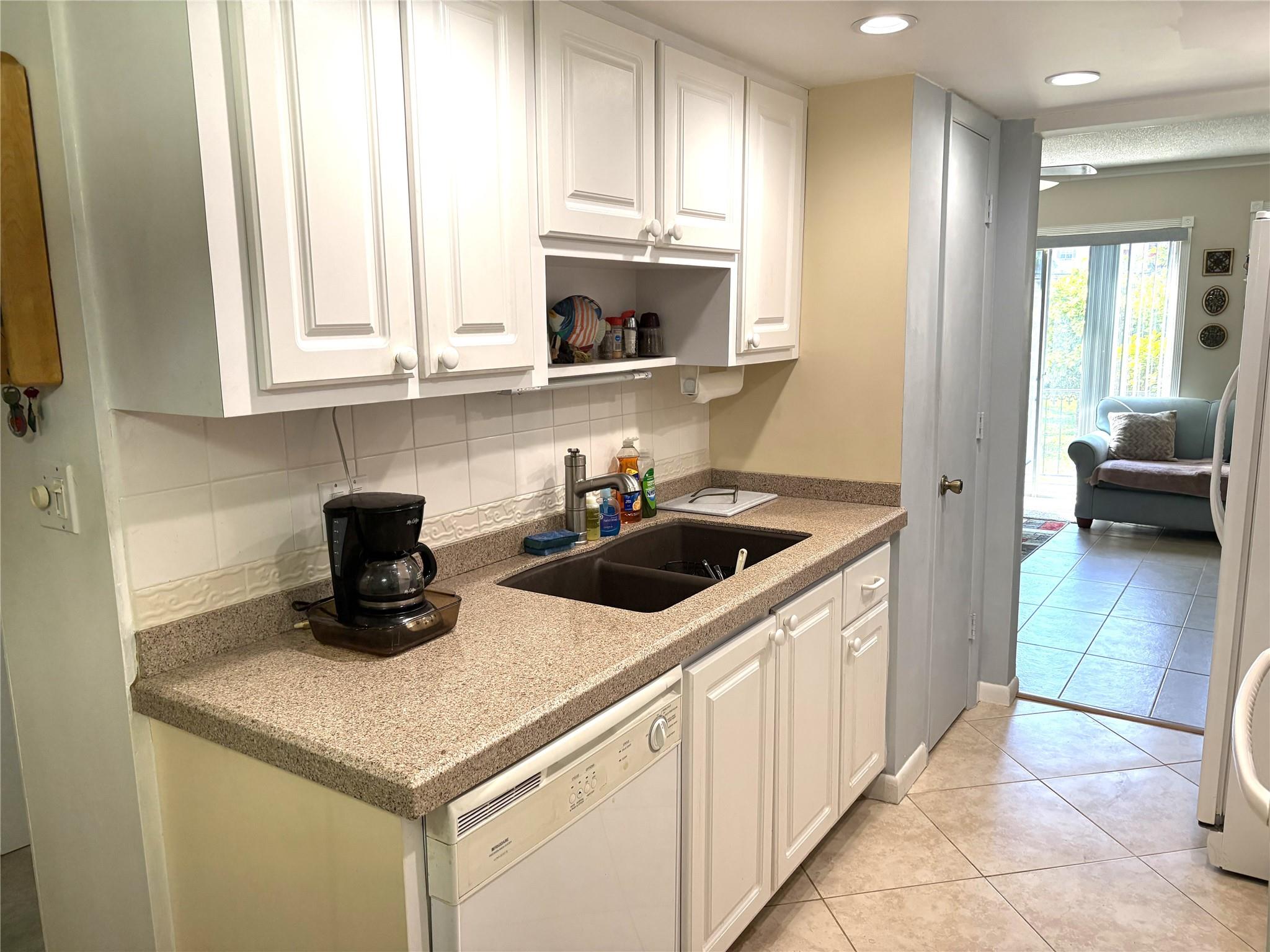 LAUDERDALE TENNIS CLUB - Residential