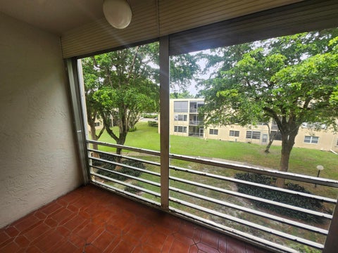 Tiny photo for 351 Cambridge Road #311, Hollywood, FL 33024 (MLS # B26084706)