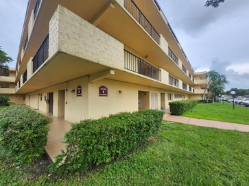 AI-Powered Property Search for Hypoluxo Florida Real Estate Deals 351 Cambridge Road 311 Hollywood FL 33024