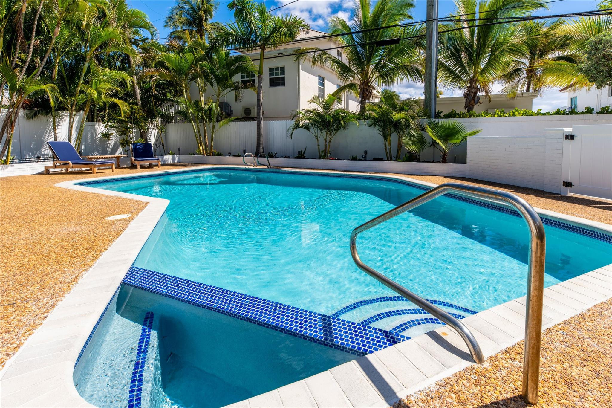 LAS OLAS BY THE SEA EXT - Residential Lease