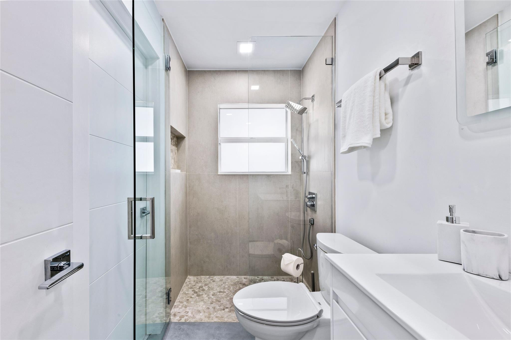 LAS OLAS BY THE SEA EXT - Residential Lease