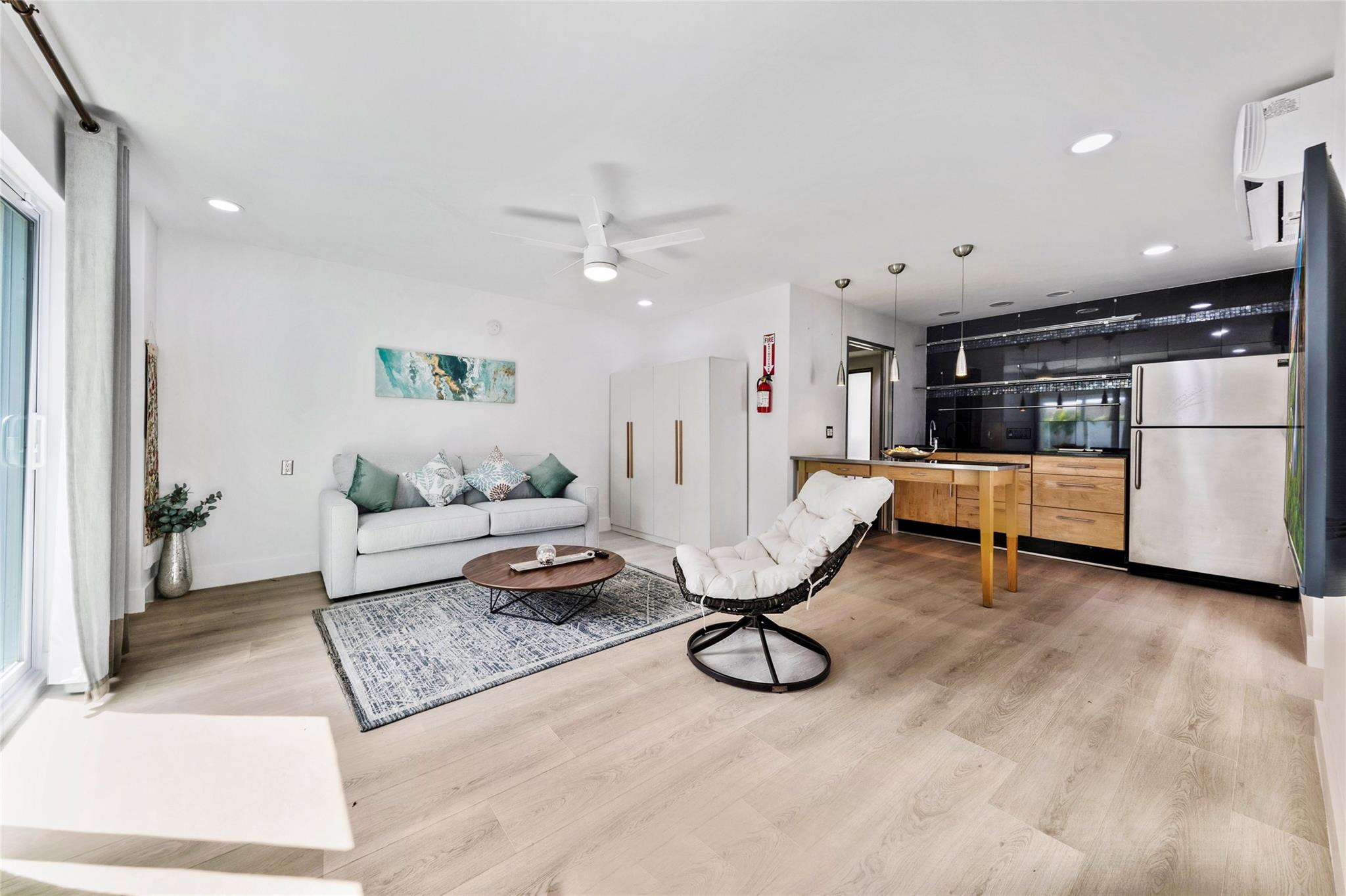 LAS OLAS BY THE SEA EXT - Residential Lease