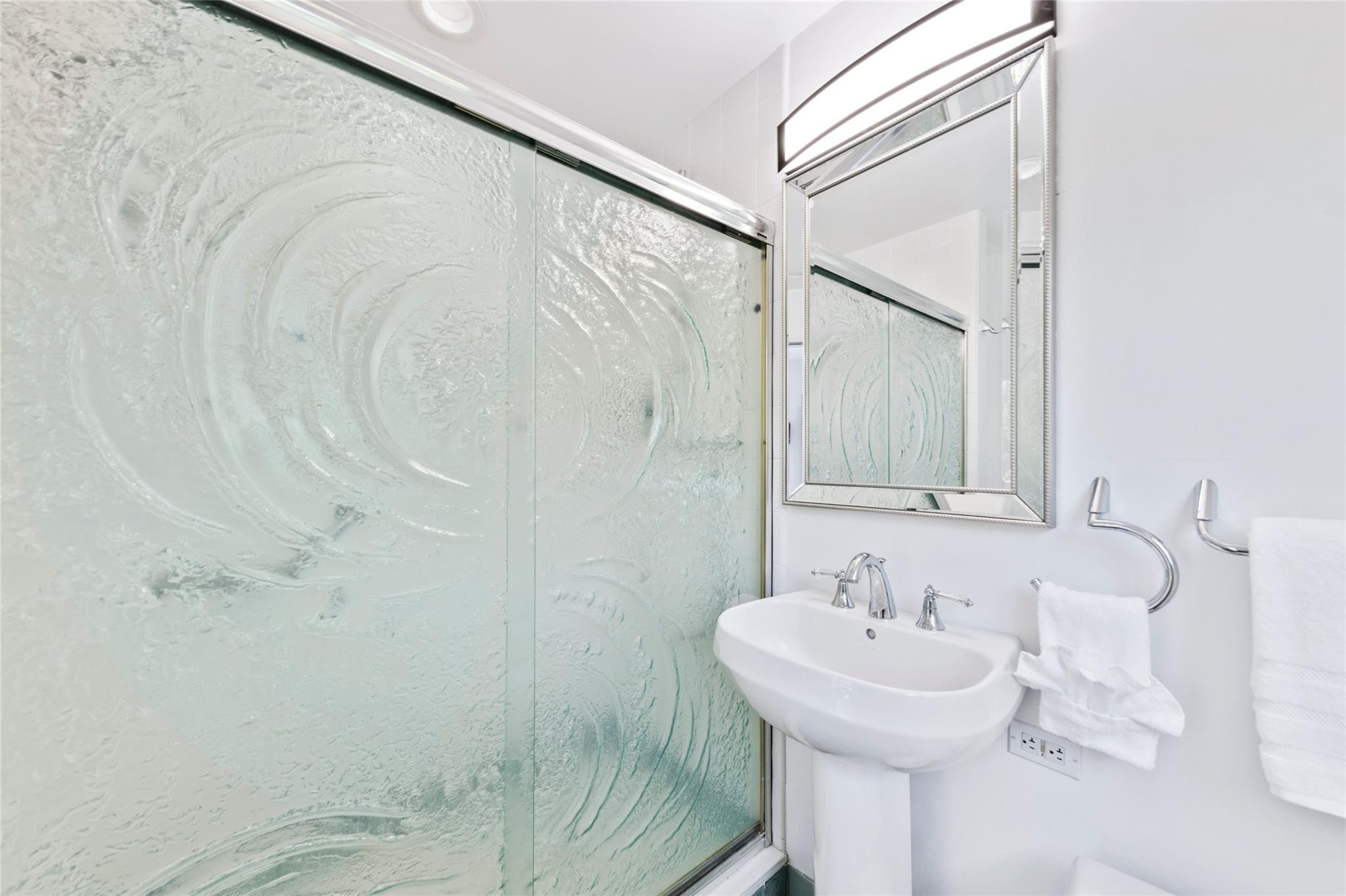 LAS OLAS BY THE SEA EXT - Residential Lease