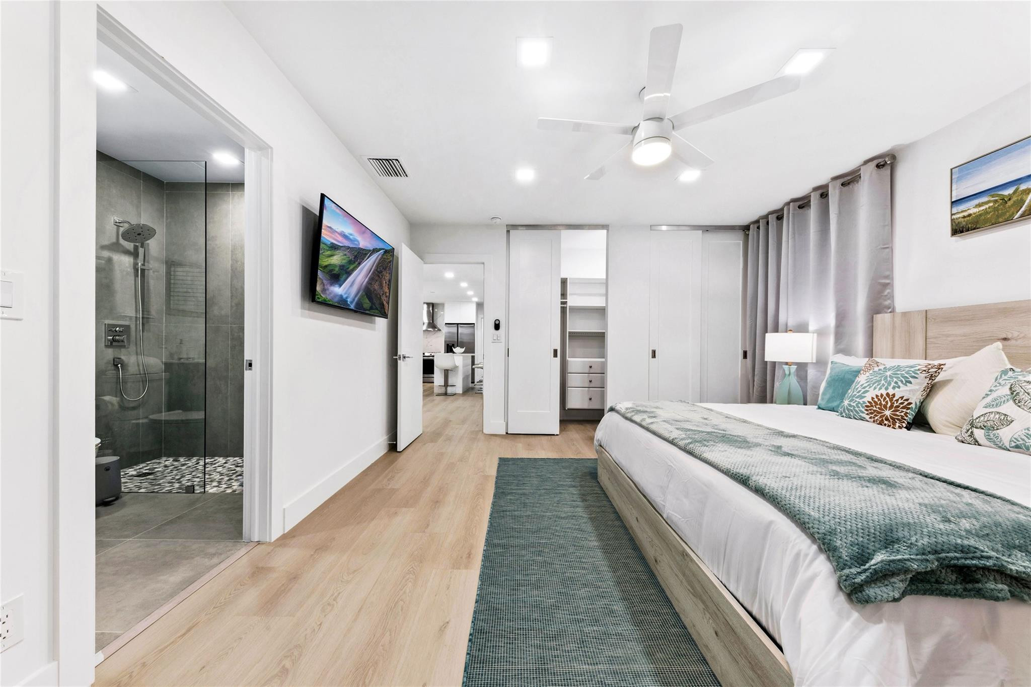LAS OLAS BY THE SEA EXT - Residential Lease
