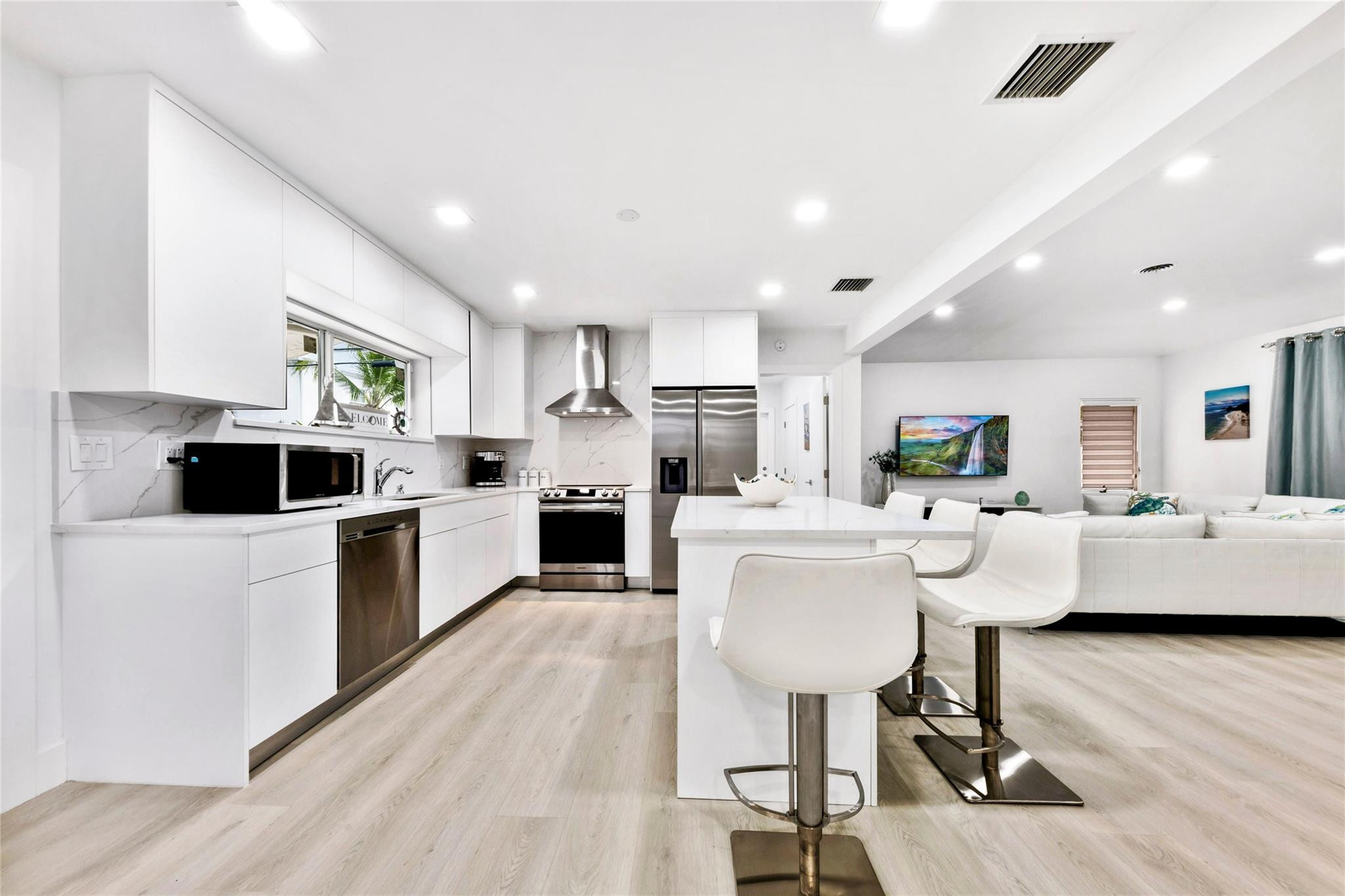LAS OLAS BY THE SEA EXT - Residential Lease
