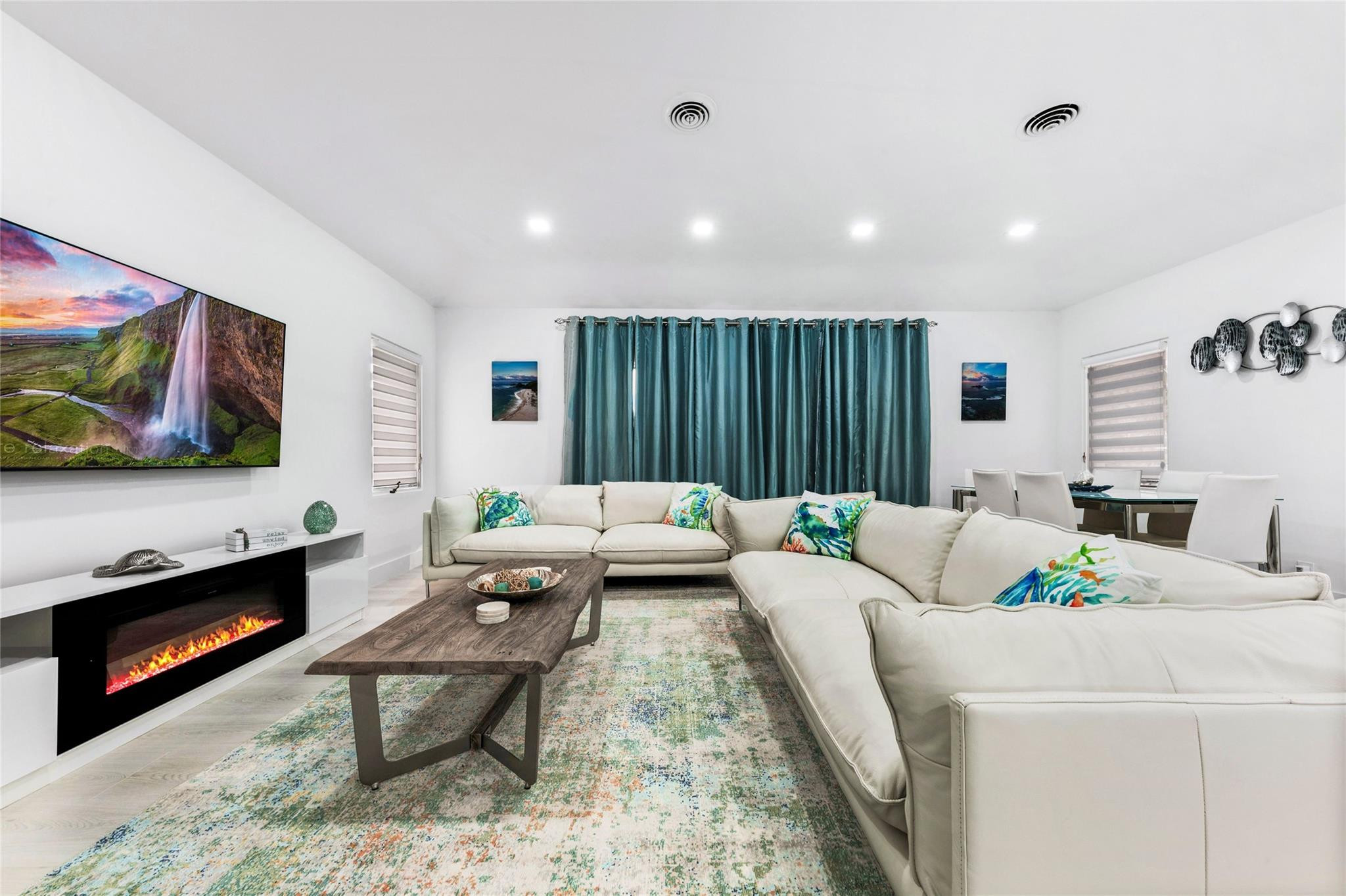 LAS OLAS BY THE SEA EXT - Residential Lease