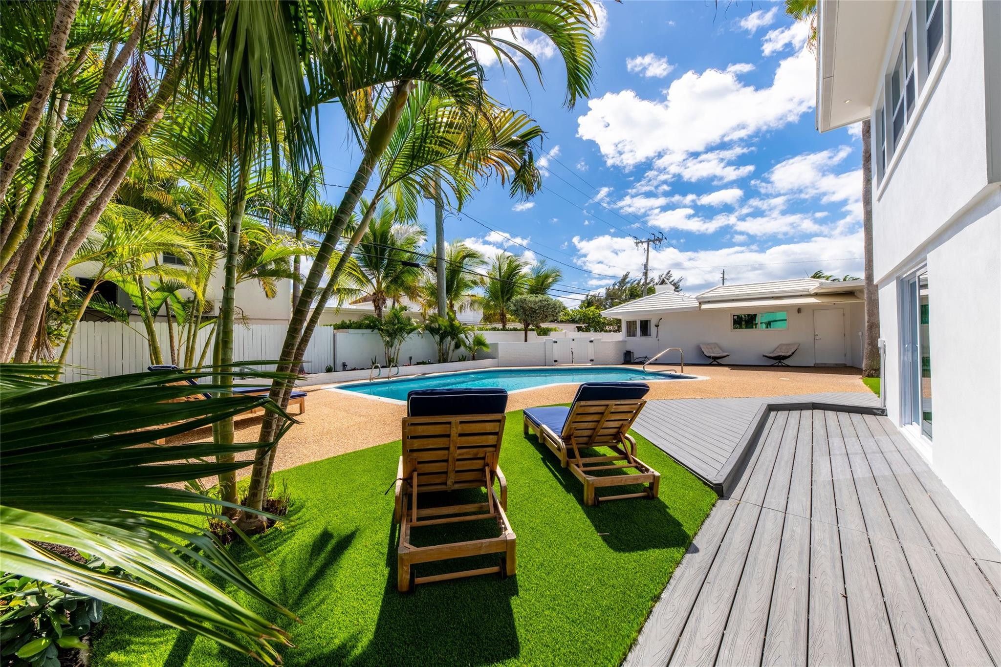 LAS OLAS BY THE SEA EXT - Residential Lease