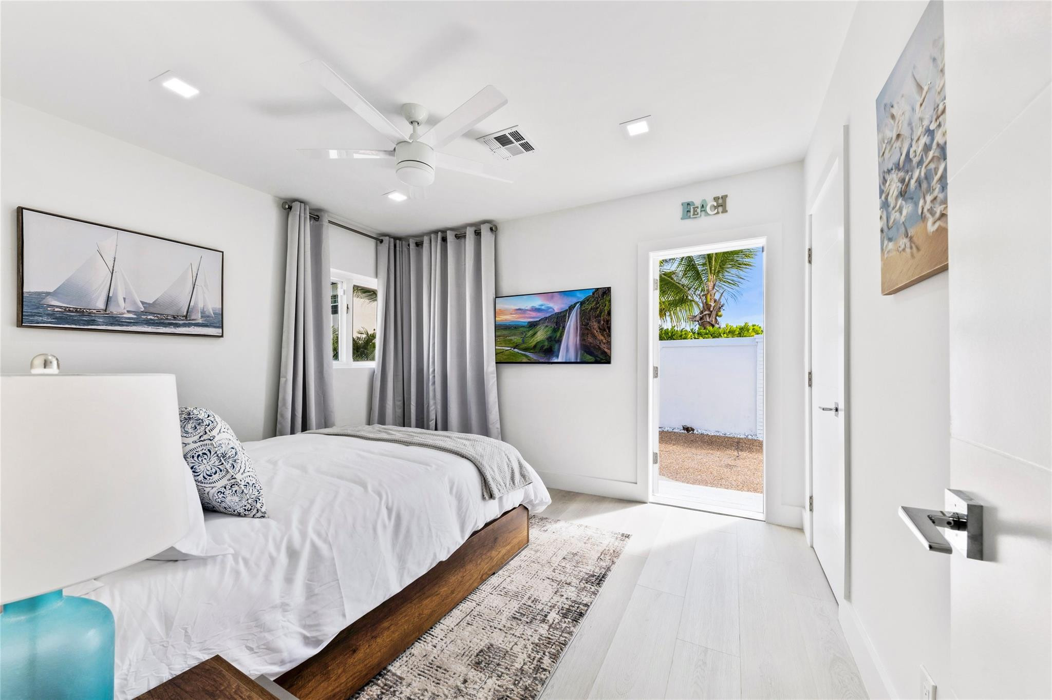 LAS OLAS BY THE SEA EXT - Residential Lease