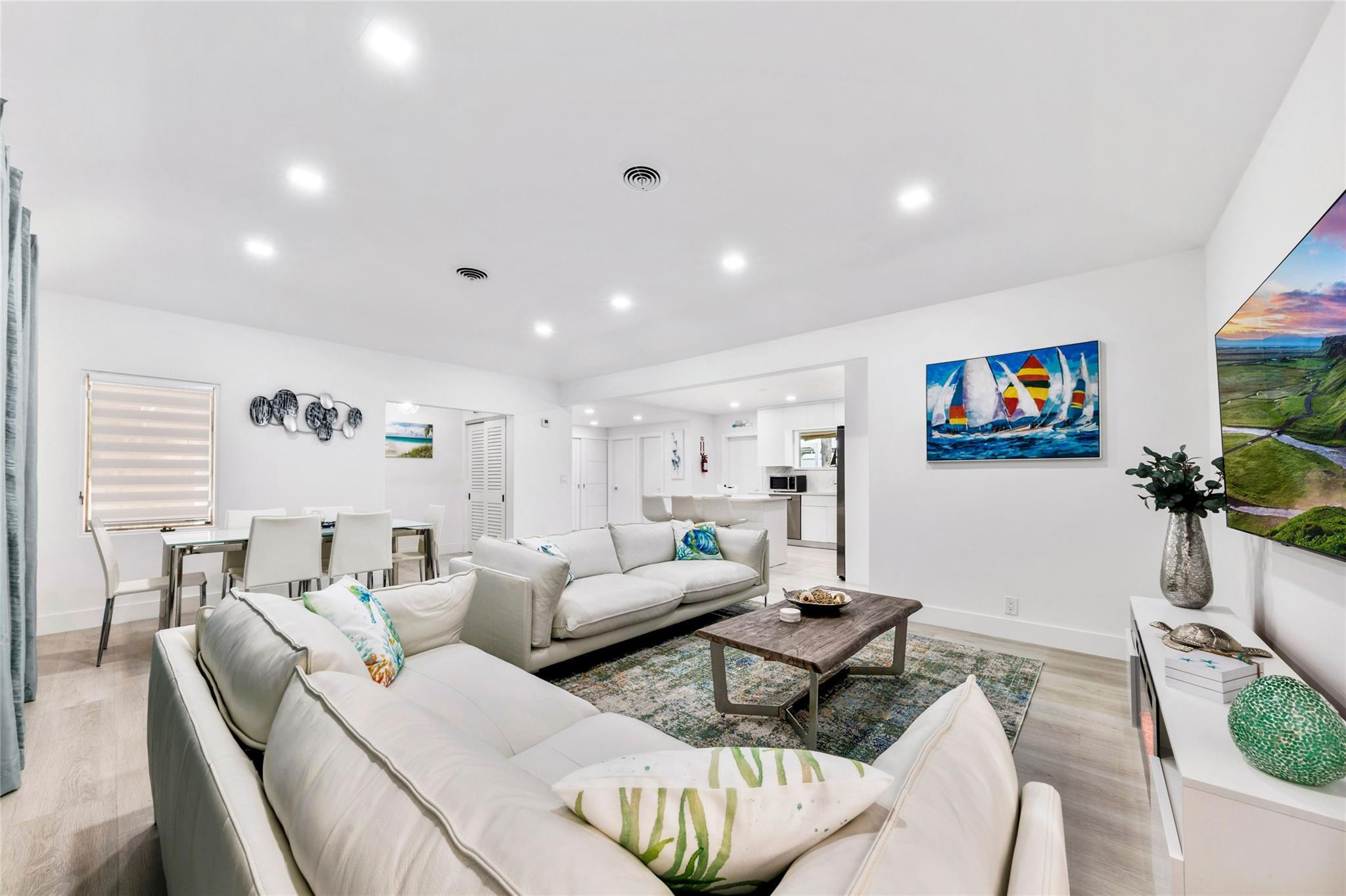 LAS OLAS BY THE SEA EXT - Residential Lease