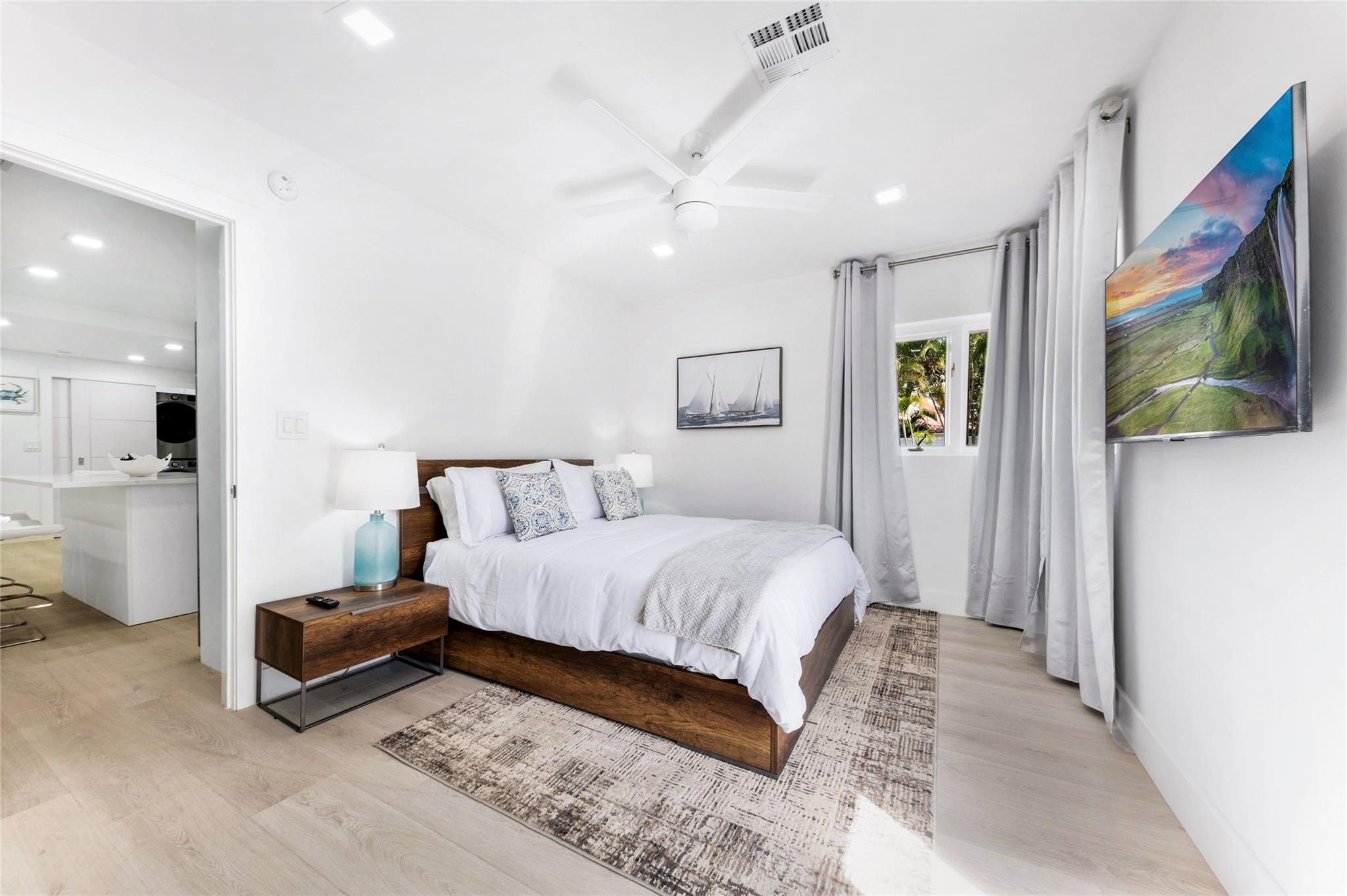 LAS OLAS BY THE SEA EXT - Residential Lease
