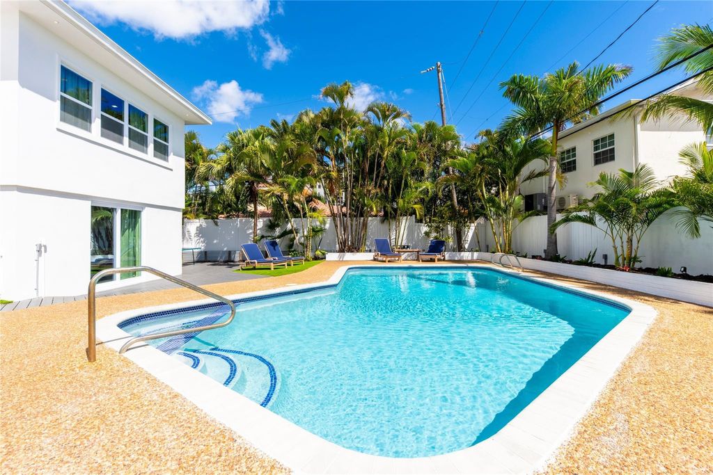 Photo of 3329 NE 17th Street, Fort Lauderdale, FL 33305 (MLS # B26023656)