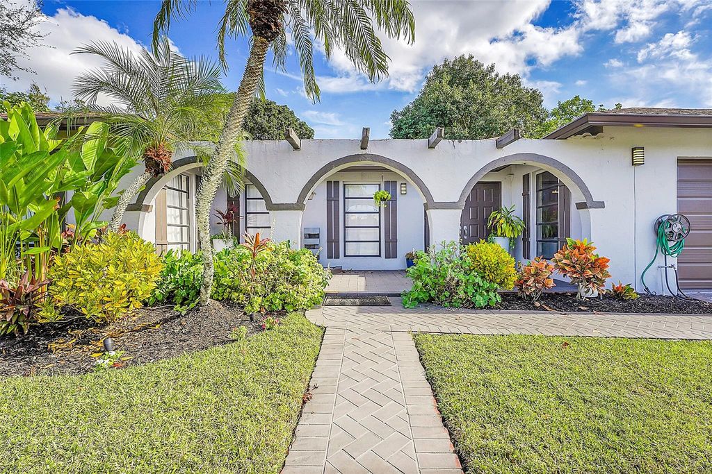 Photo of 1618 The 12th Fairway, Wellington, FL 33414 (MLS # F10486830)