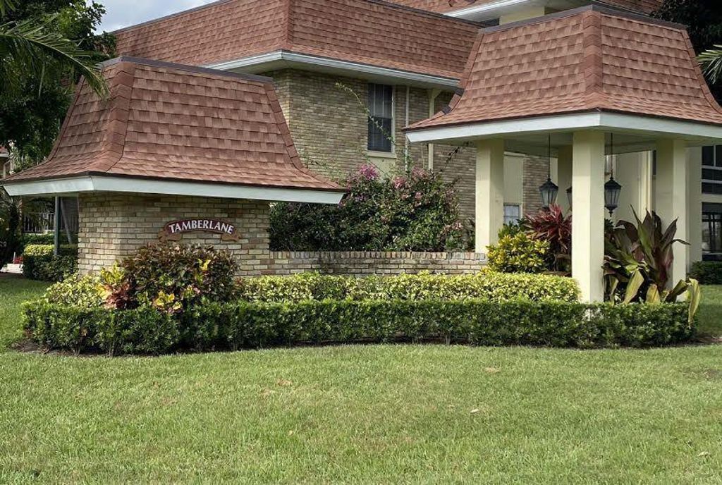 Photo of 5580 S Tamberlane Circle #235, Palm Beach Gardens, FL 33418 (MLS # R10978821)