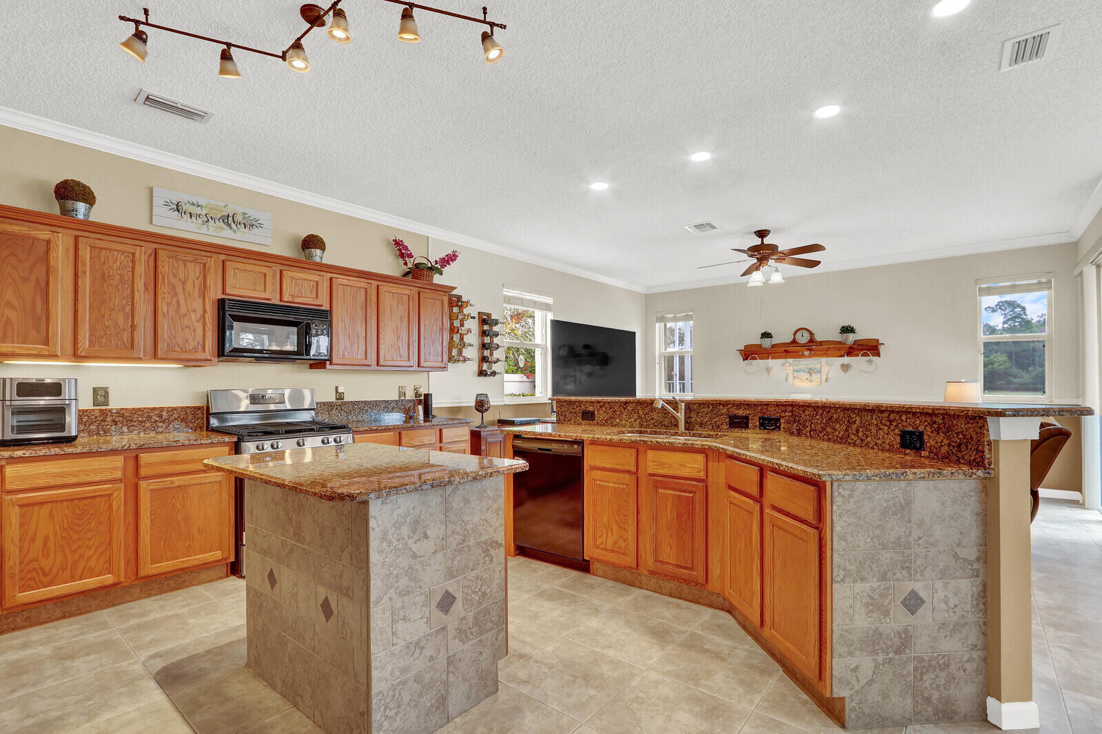 THOROUGHBRED LAKE ESTATES 1 - Residential