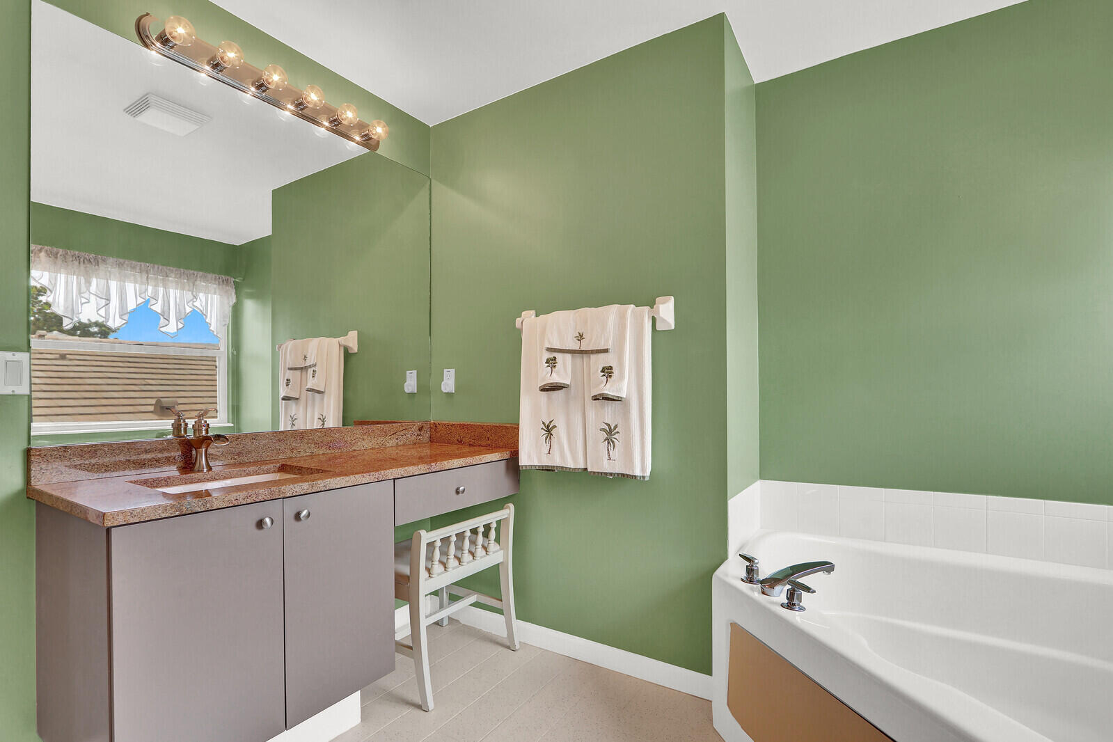 THOROUGHBRED LAKE ESTATES 1 - Residential