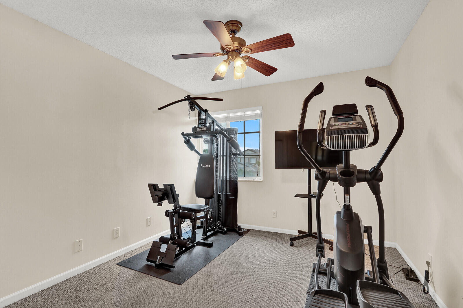 THOROUGHBRED LAKE ESTATES 1 - Residential