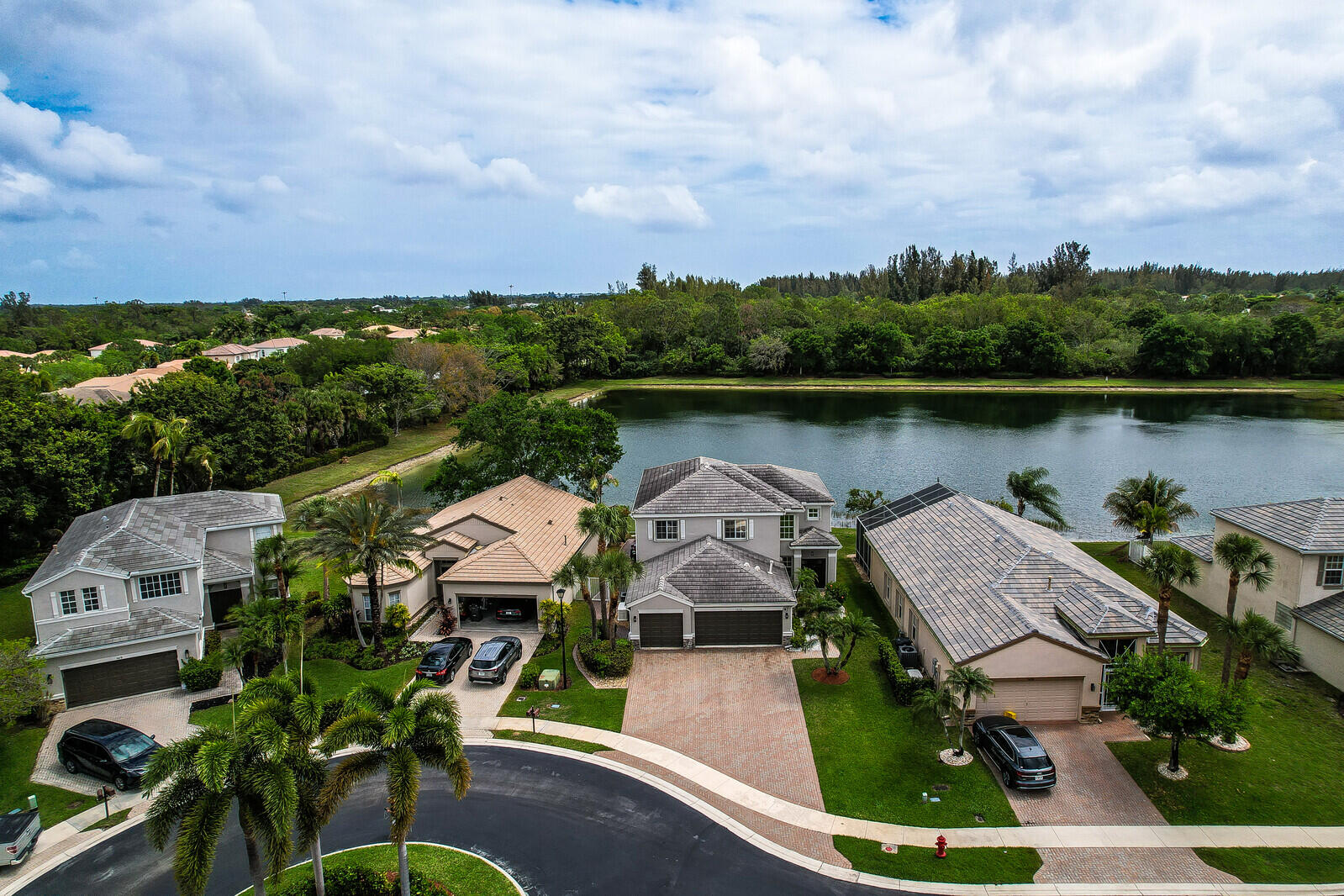 THOROUGHBRED LAKE ESTATES 1 - Residential