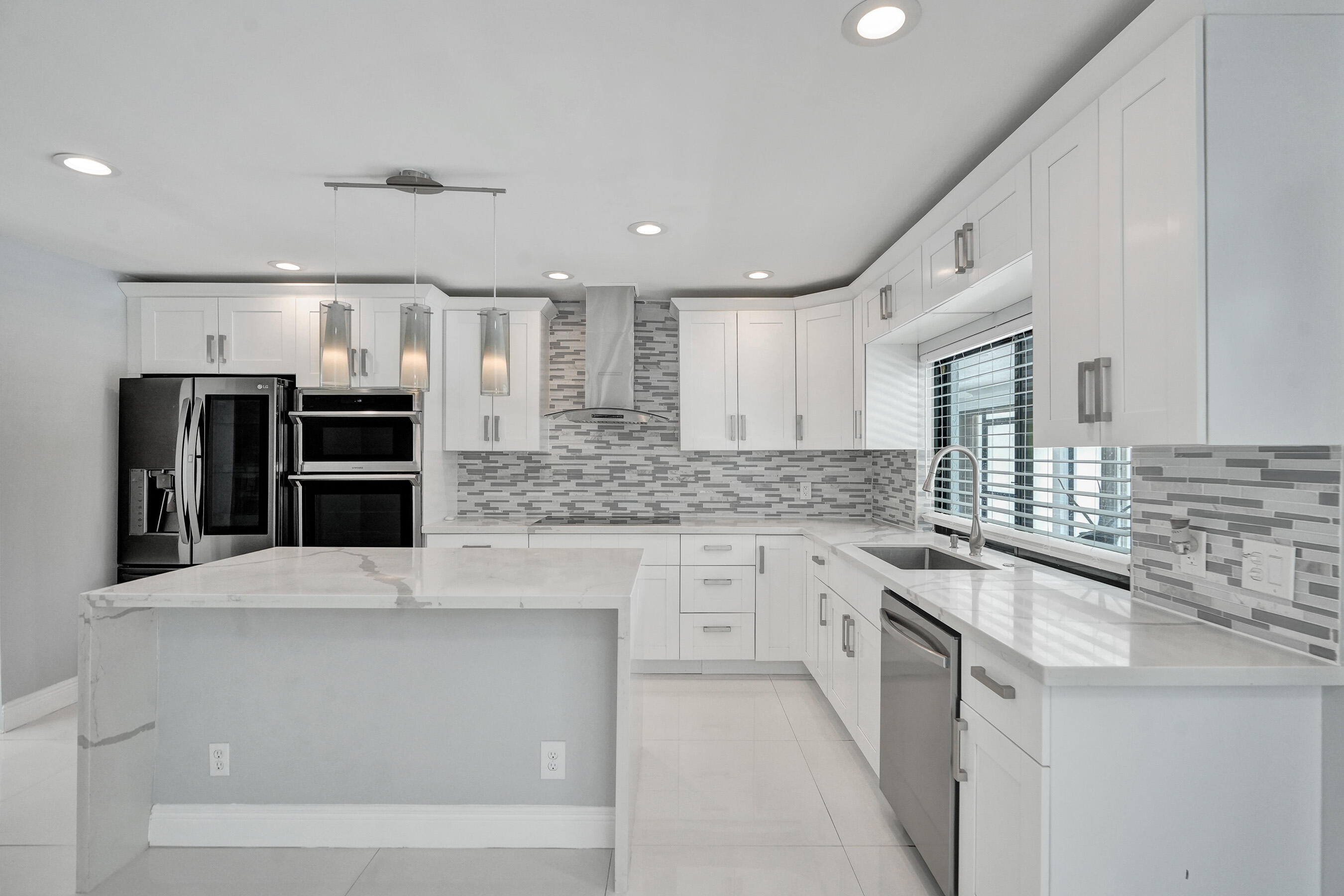 ESTANCIA IV OF VIA VERDE - Residential Lease