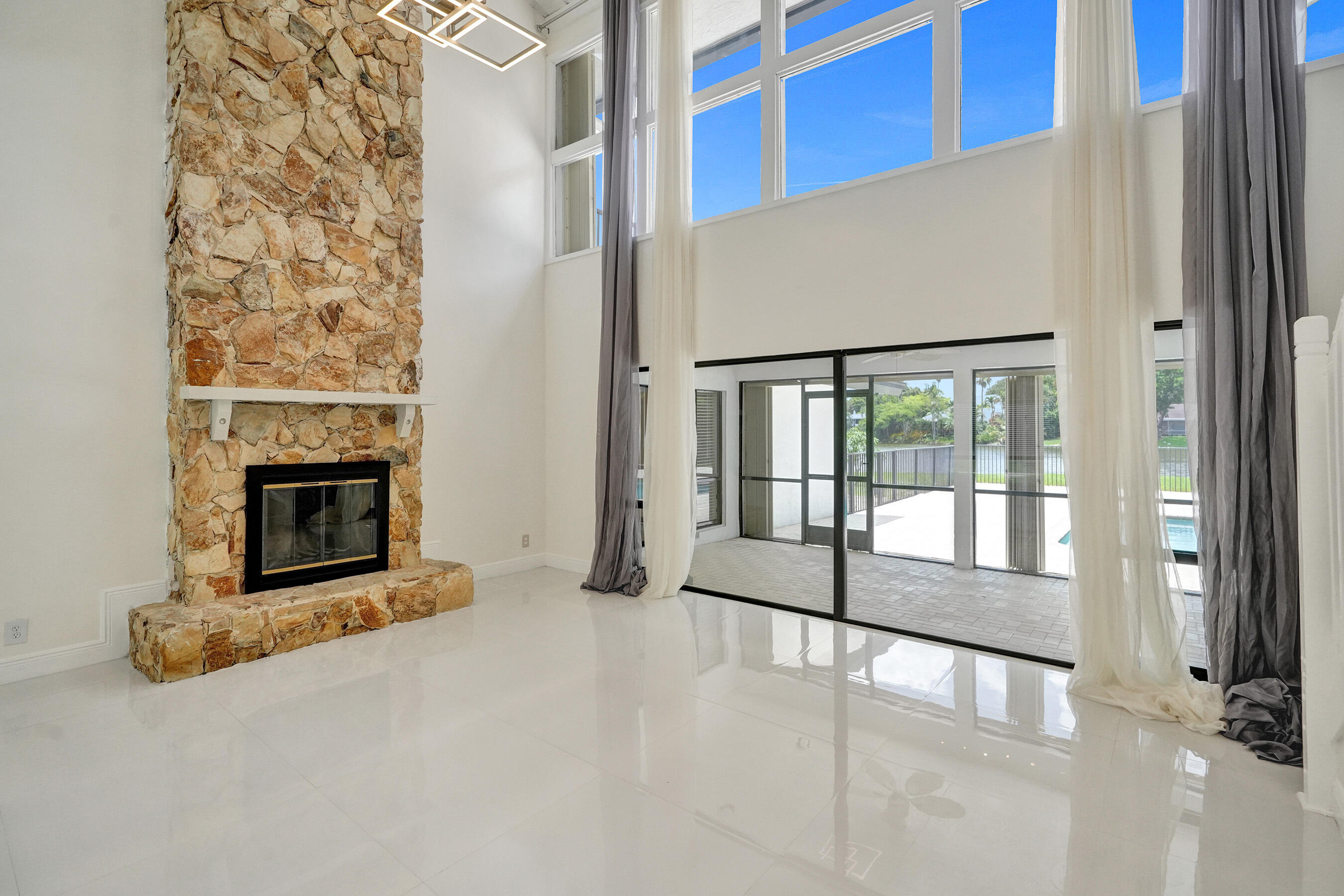 ESTANCIA IV OF VIA VERDE - Residential Lease