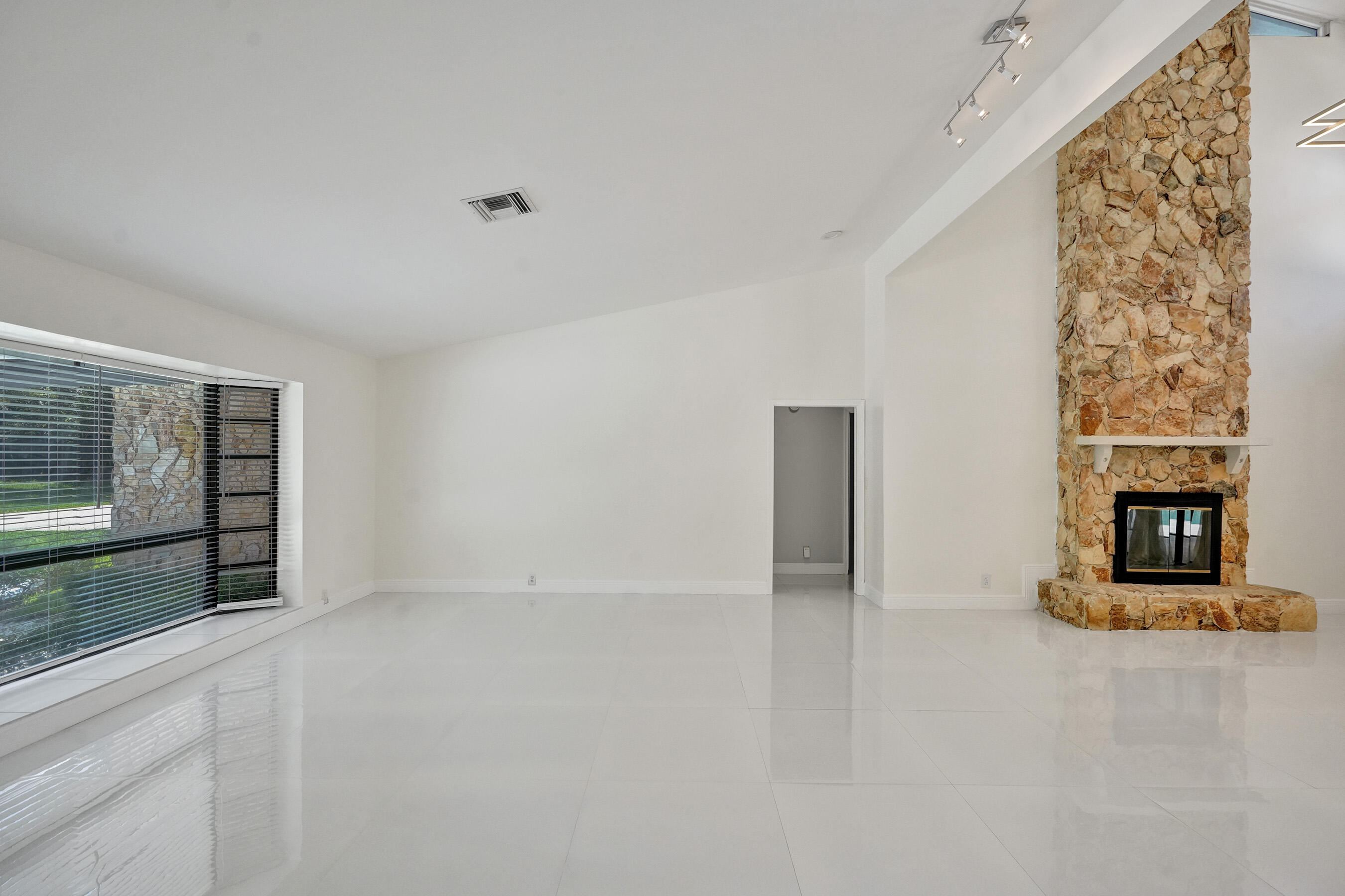 ESTANCIA IV OF VIA VERDE - Residential Lease