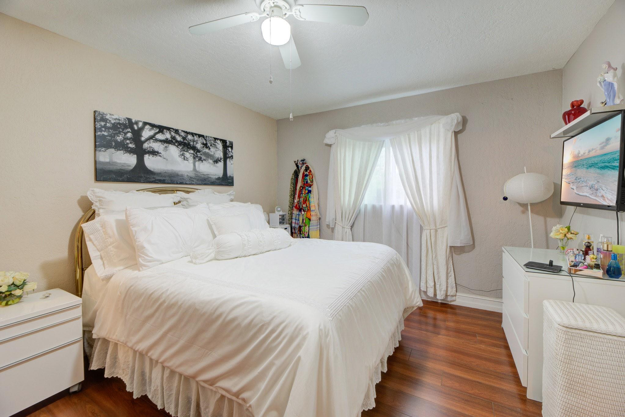 BROADVIEW COUNTRY CLUB - Residential